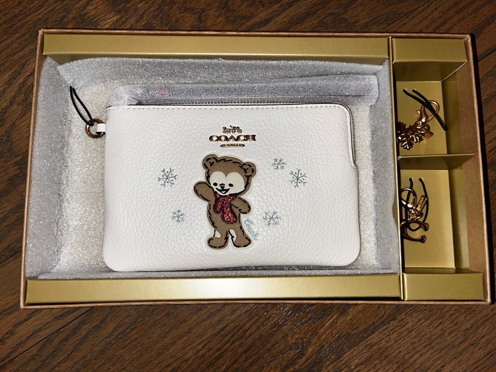 COACH Snowflake Teddy Bear Corner Zip Wristlet Bag & 2 Charms Set CE891 NWT Box
