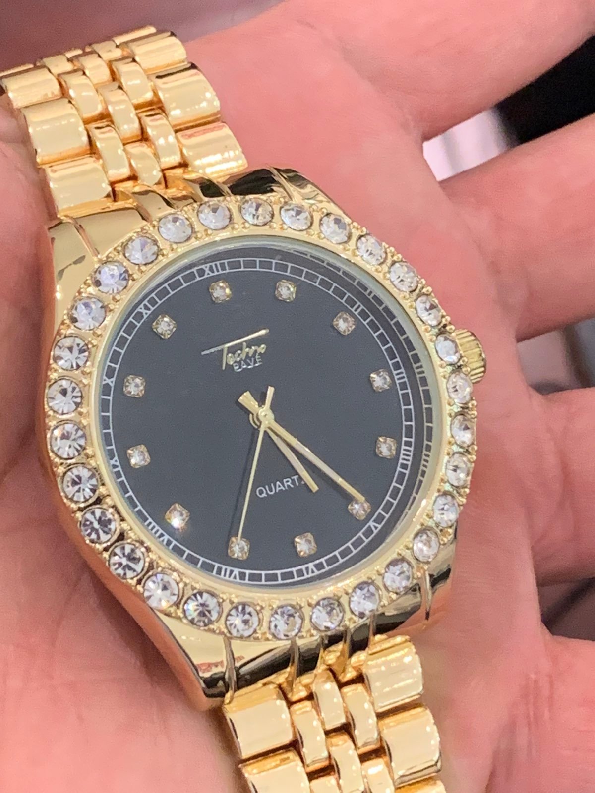 Mens and women watch
