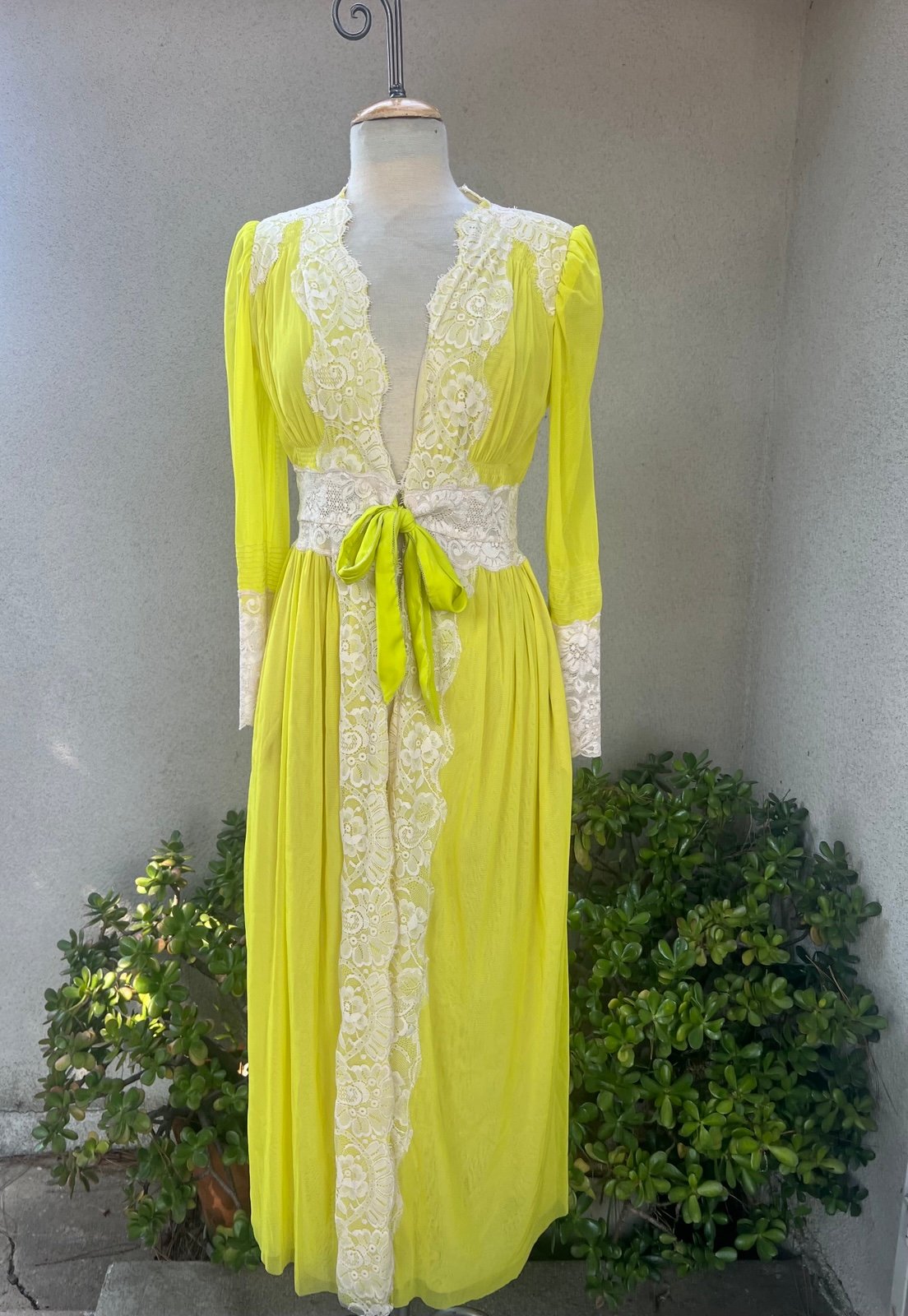 Lime green duster robe lace trim Sz M NWT HAH Hot as Hell