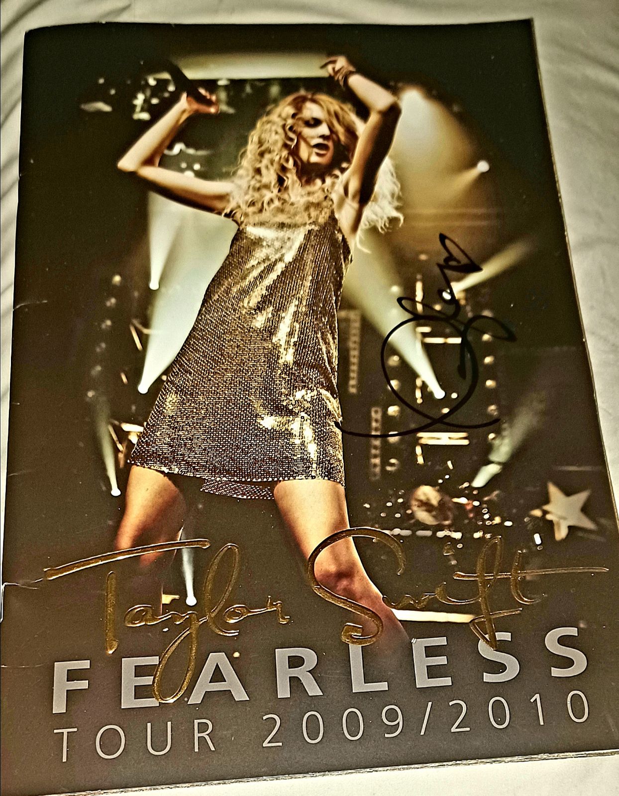 Really RARE Signed Taylor Swift Fearless Tour 2009/2010 Official Tour Book
