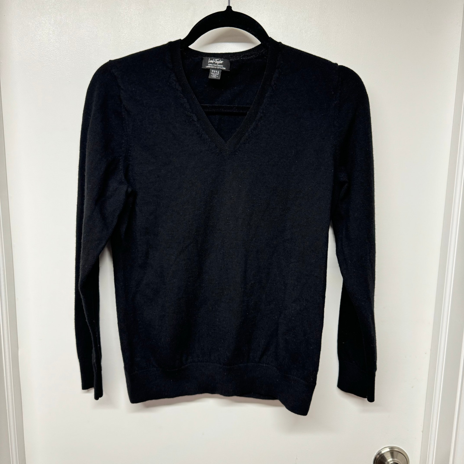 Lord & Taylor Womens Black Extra Fine Merino Wool V Neck Sweater Size Large