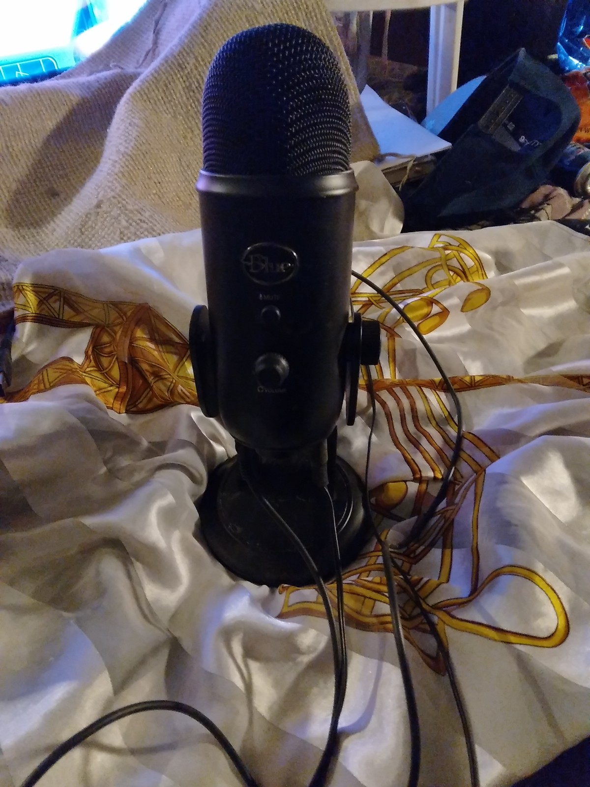 blue Yeti microphone condenser
