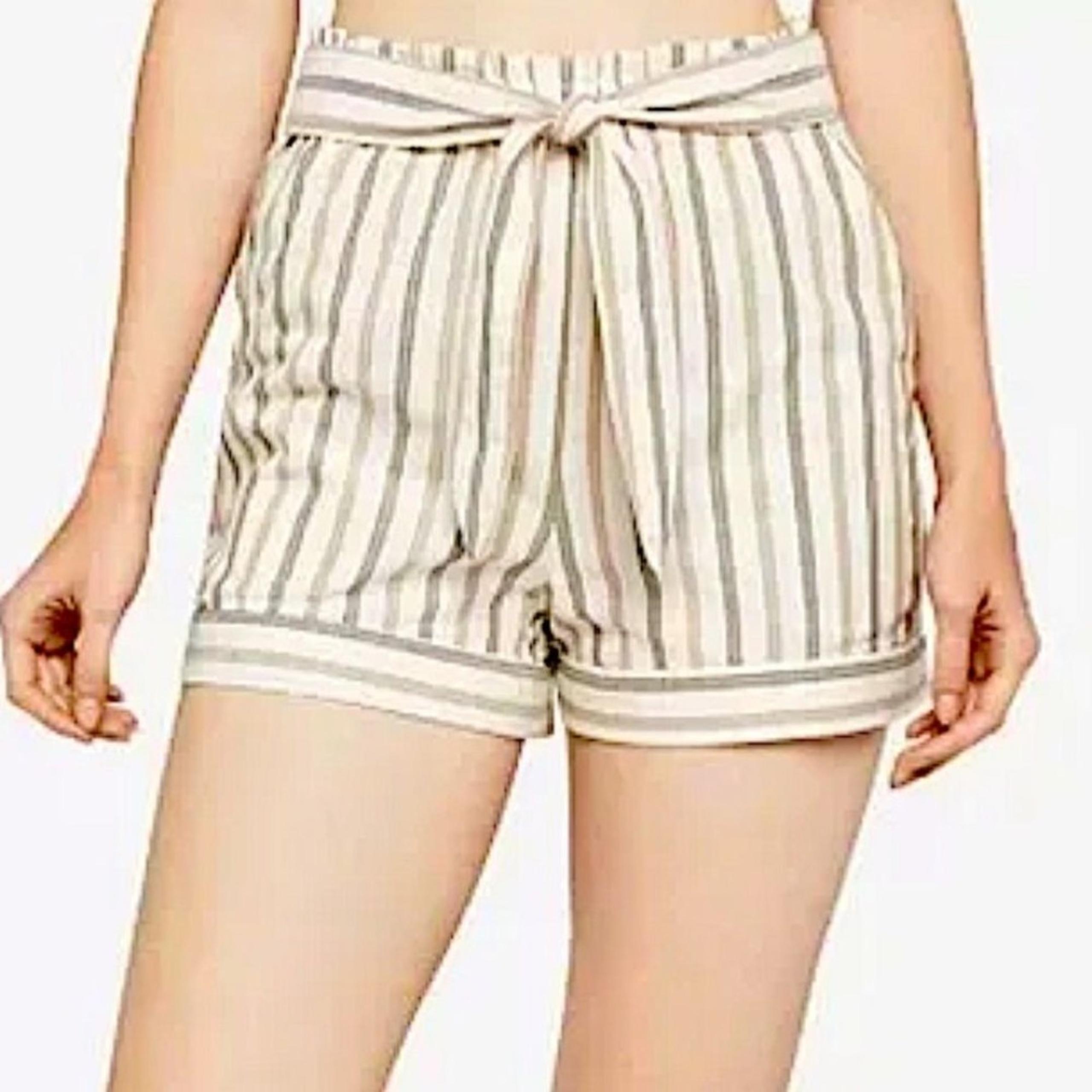 BCBGeneration Cream/Olive Herringbone Stripe Paperbag Pull On Shorts Size Medium