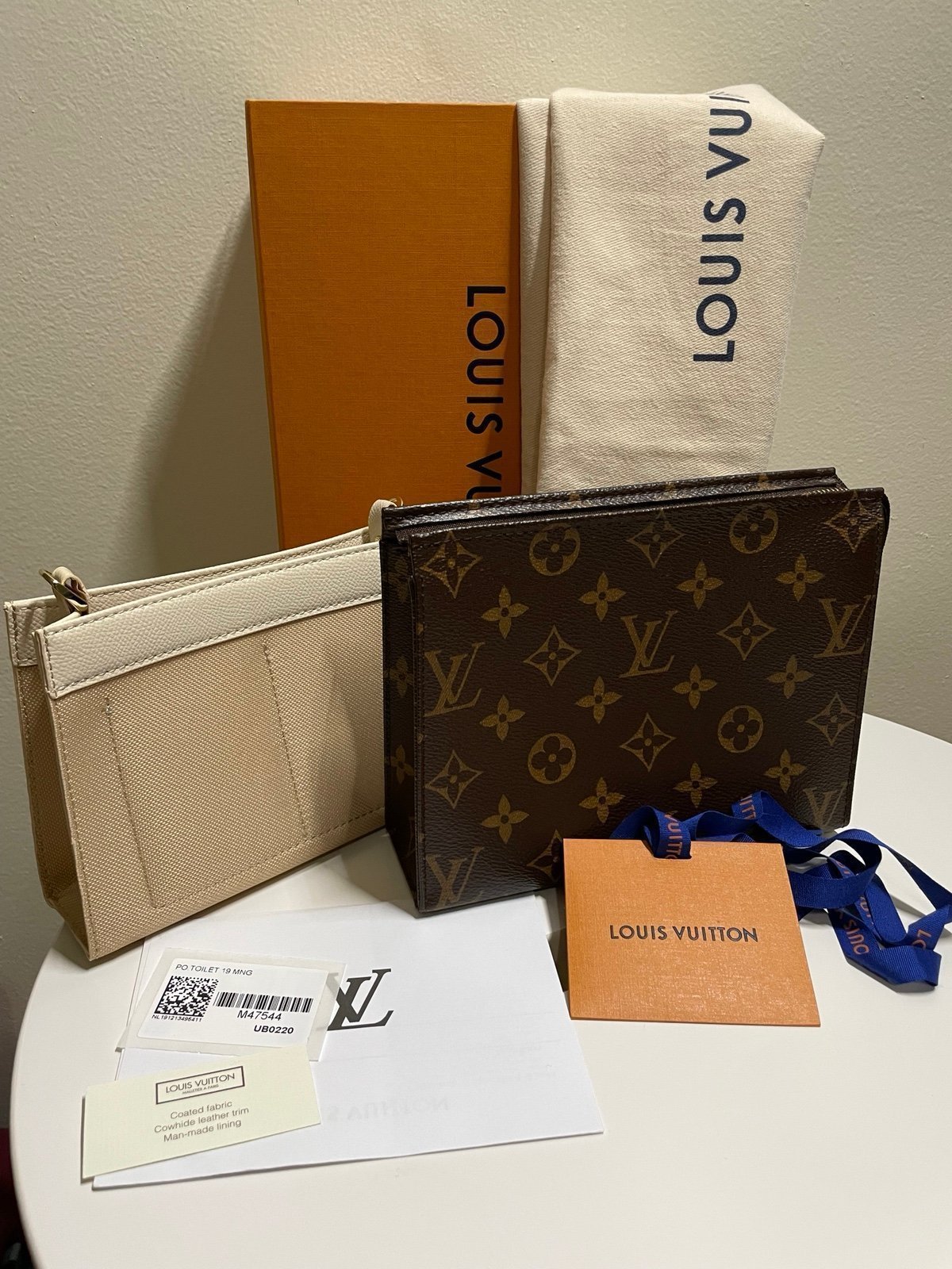 Louis Vuitton Toiletry Pouch 19 Brown Canvas Monogram (Excellent Condition)