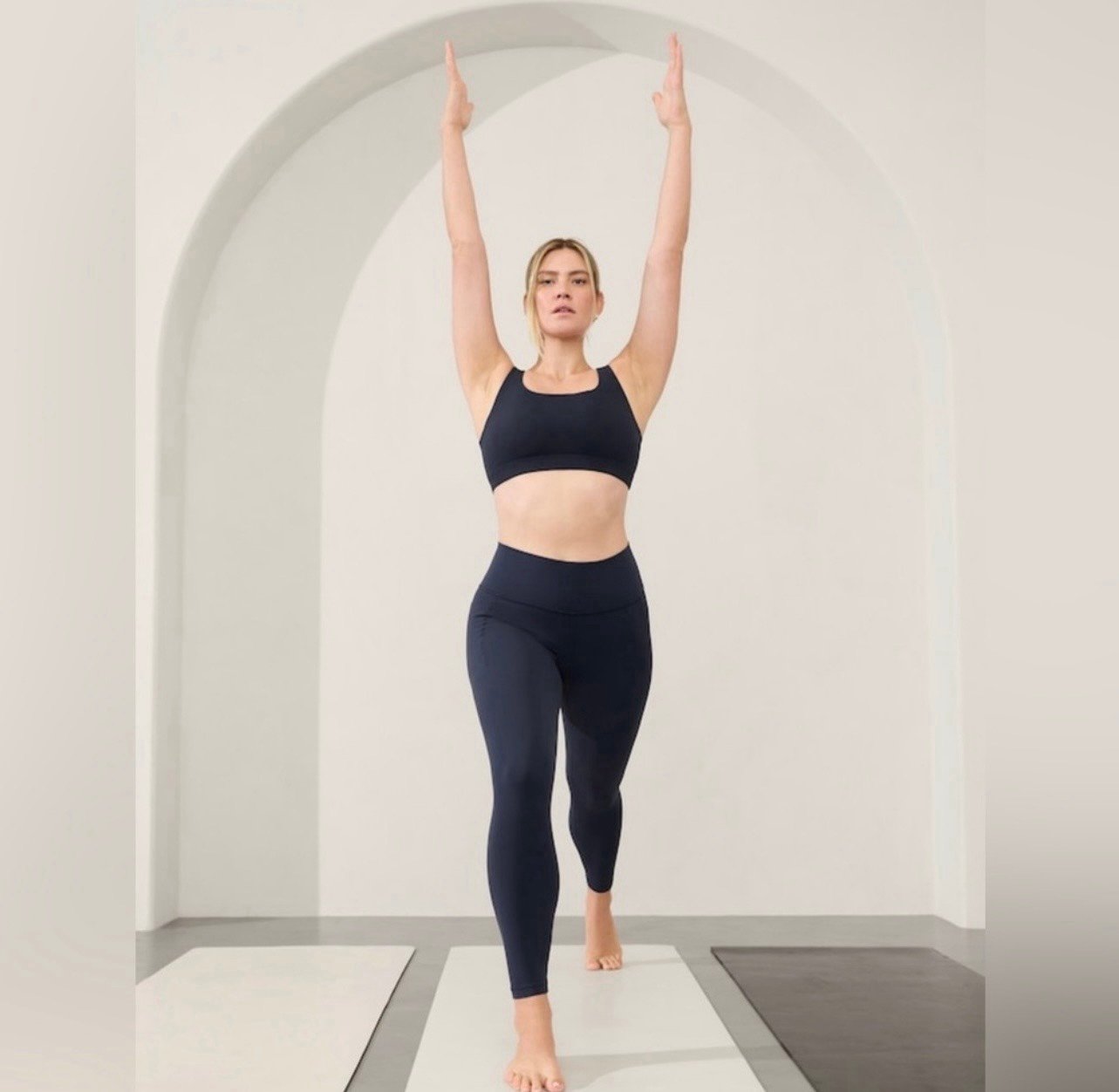 Athleta Transcend Stash Tight Size L Large