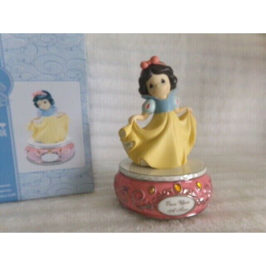 PM DISNEY SHOWCASE COLLECTIONS SNOW WHITE MUSICAL FIGURINE