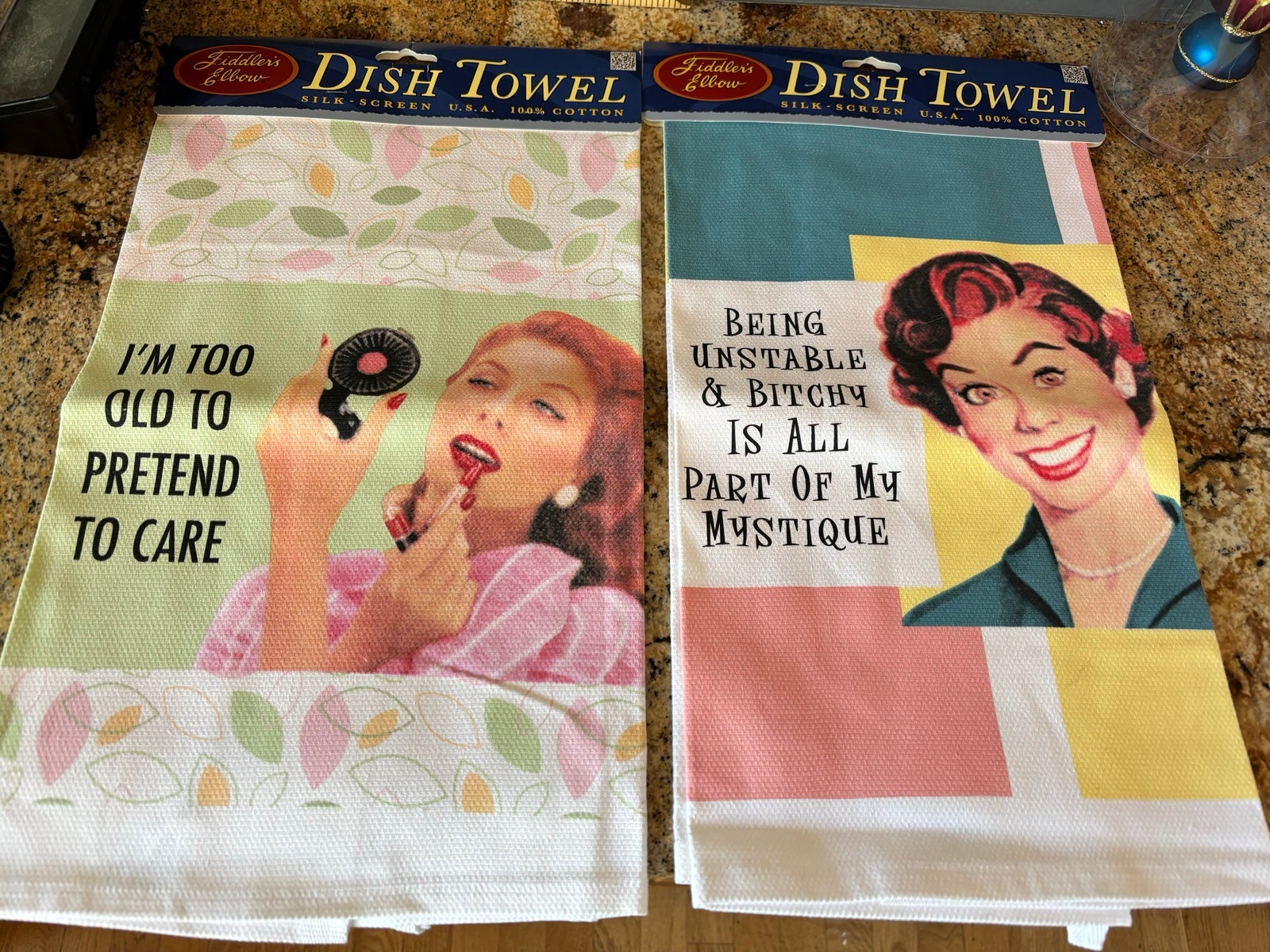 Silk screen collectible NWT pair of dish towels