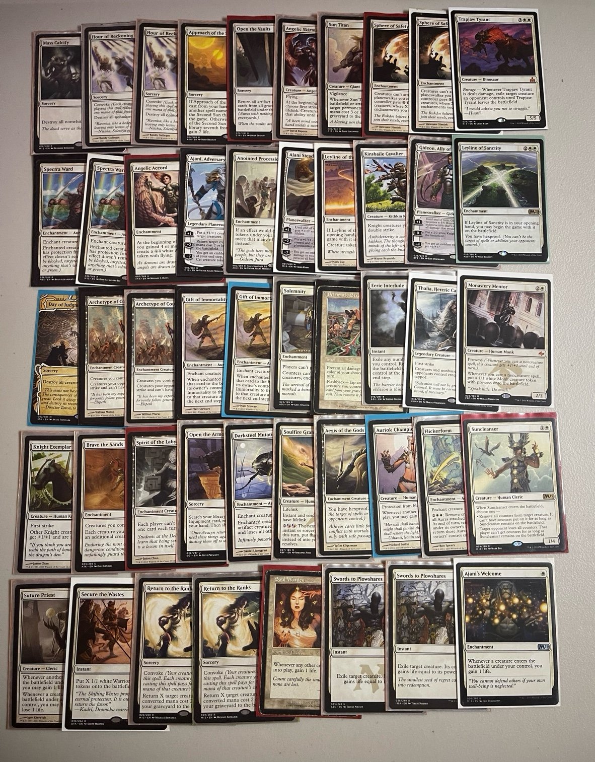 MTG white 52 cards valued at 192. Plus 4MR, 67R, 320UC, and 620C