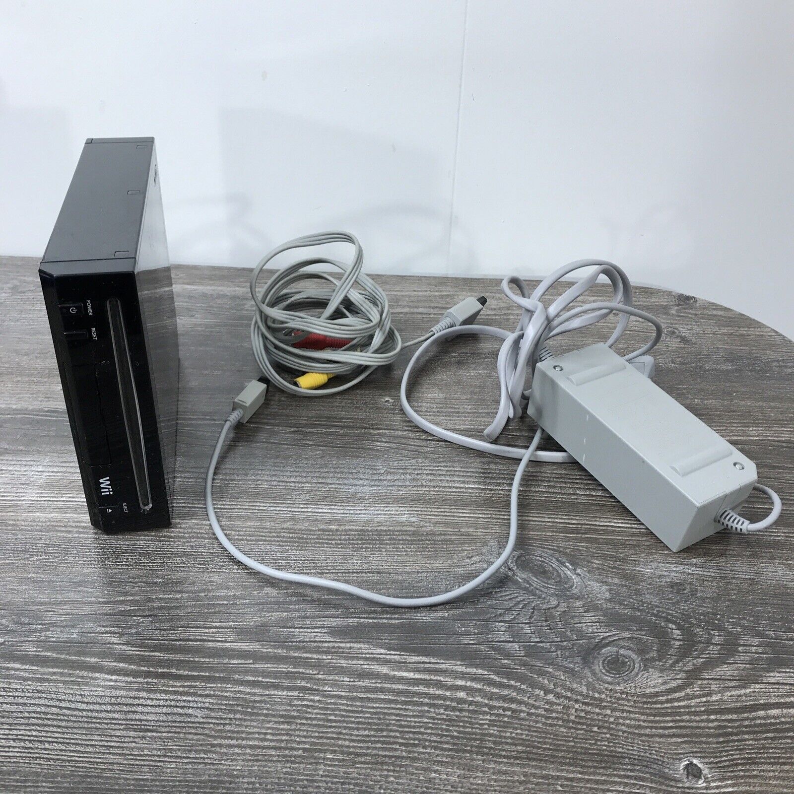 Nintendo Wii Video Game Console RVL-101 Black Console + AV Cables + Power Supply