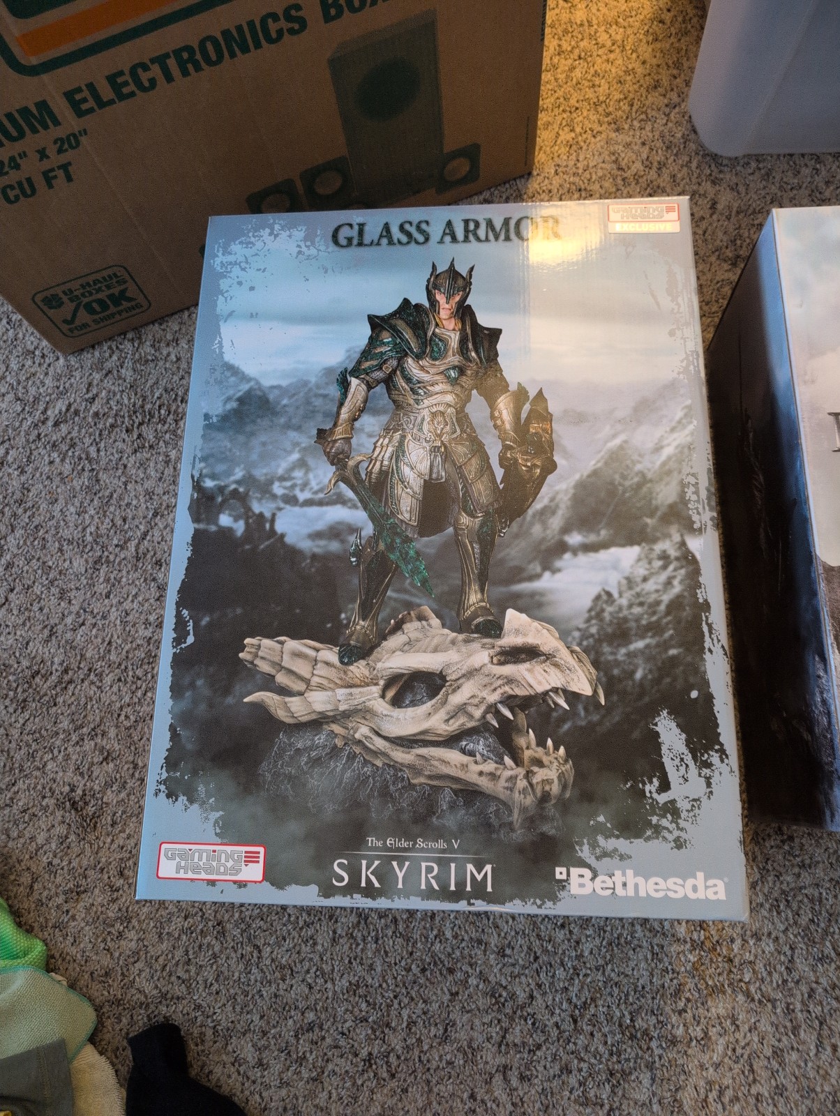 Elder Scrolls V: Skyrim Gaming Heads Exclusive Edition Glass Armor Statue