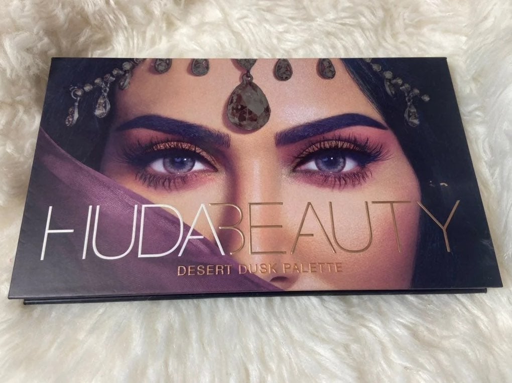 Huda Beauty Desert Dusk palette