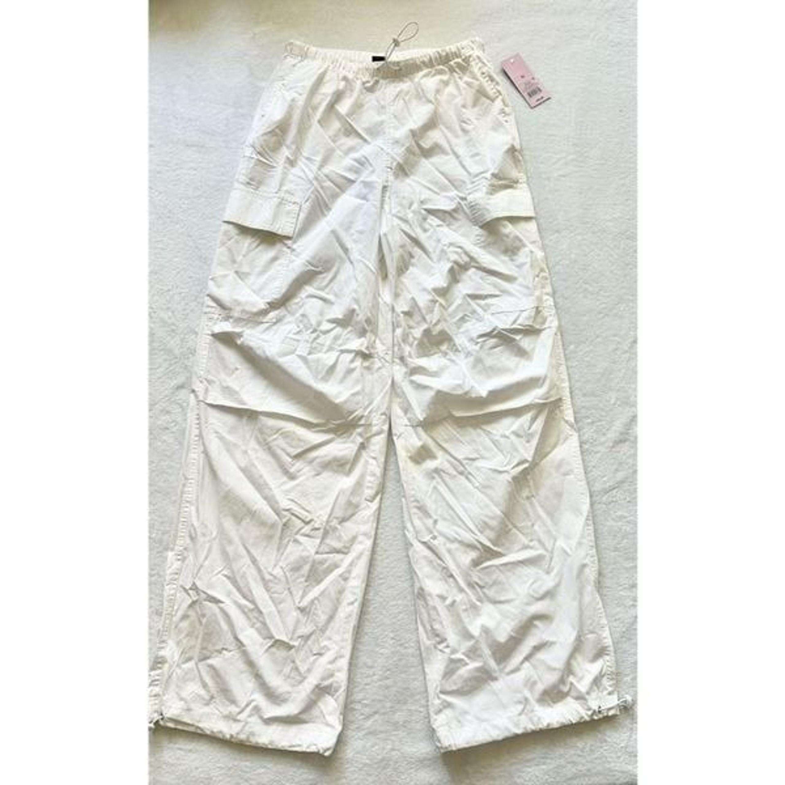 White target cargo pants size XS with drawstring waist and ankle White cargo pants size XS with drawstring waist and ankle - Target