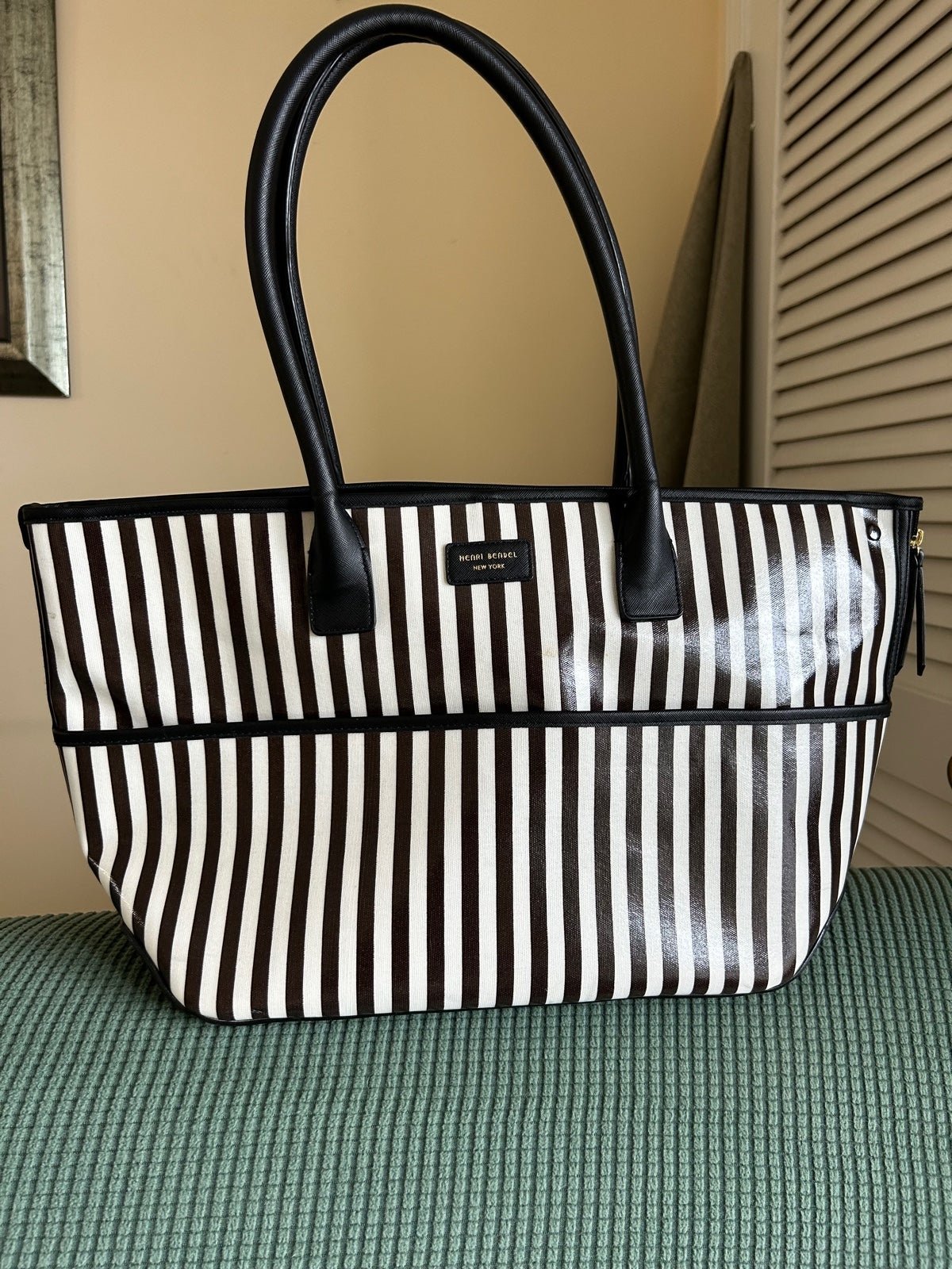 Henri bendel dog bag 2025