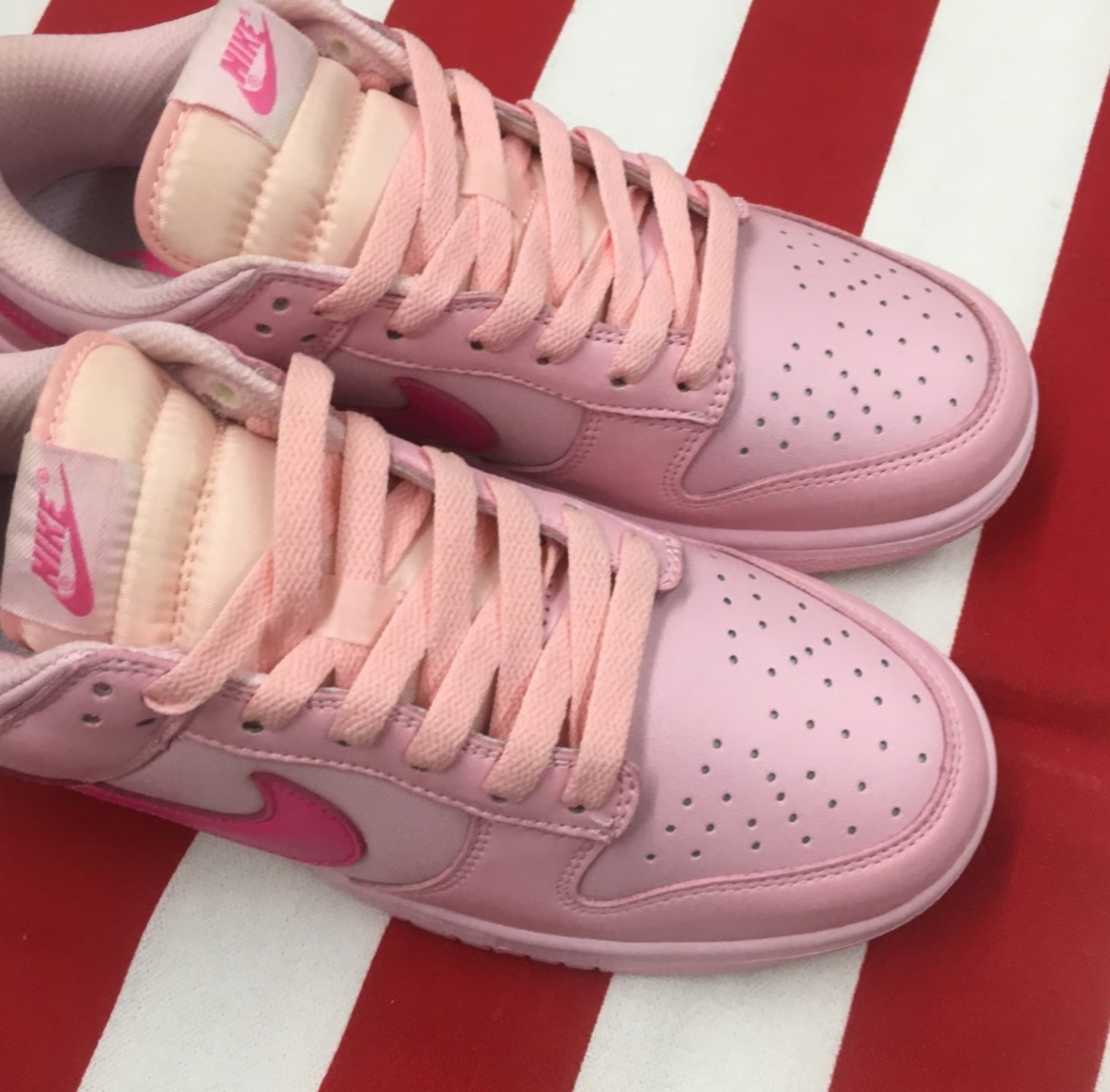 Nike Dunk Low Triple Pink