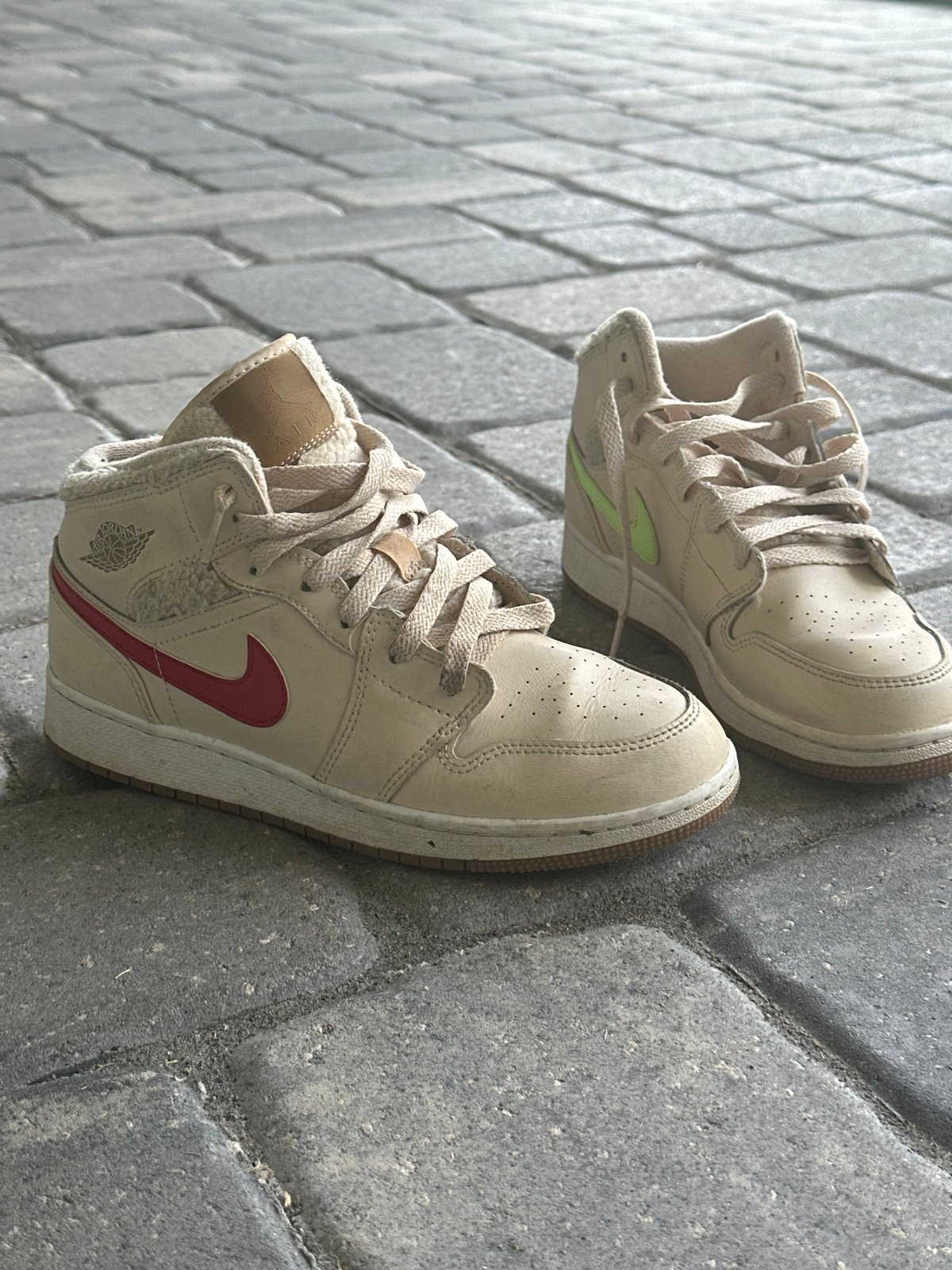 Jordans Girls Nike Air size 6.5Y