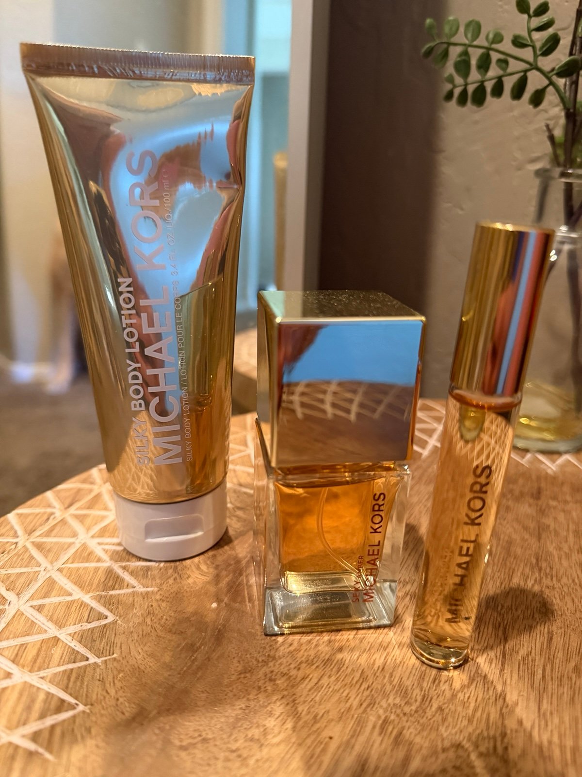 MICHAEL KORS SEXY AMBER 1 OZ EAU DE PARFUM SPRAY BODY LOTION GIFT SET