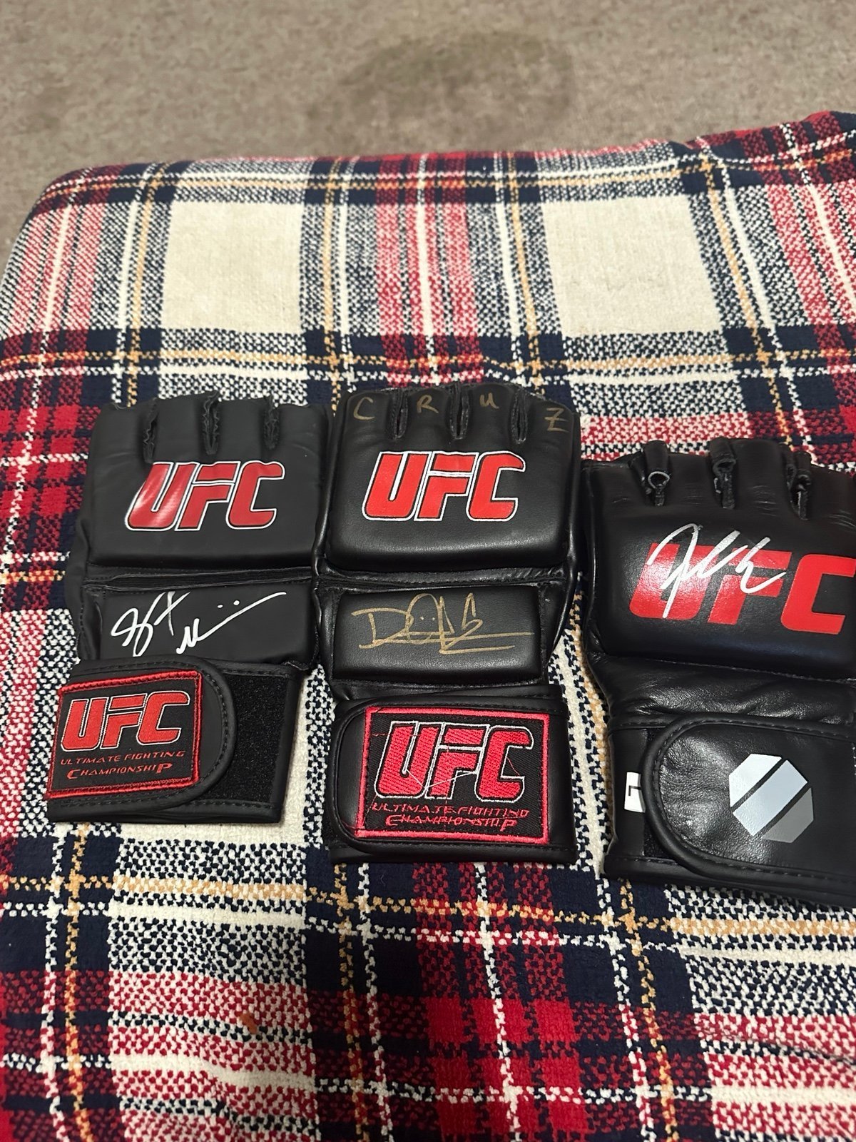 Lot of Ufc signed gloves