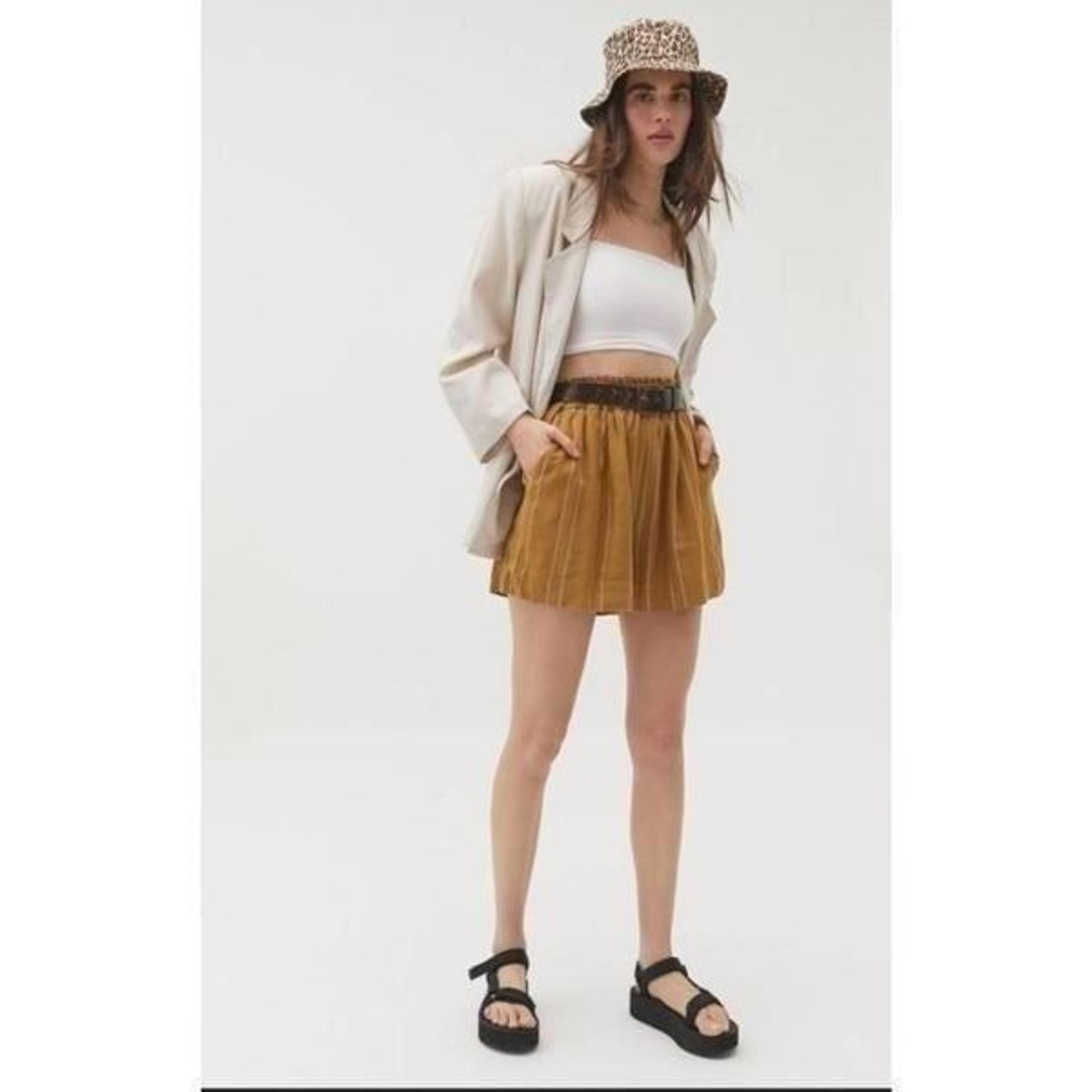Urban outfitters Josie linen blend pull on shorts size medium mustard yellow