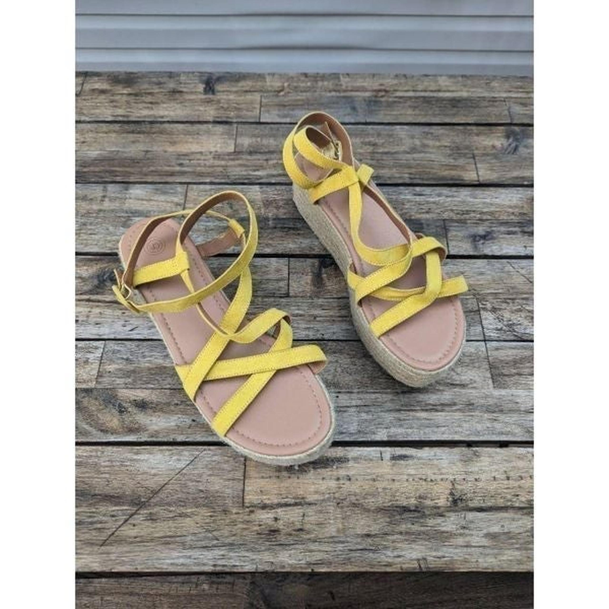 UO Sierra Platform Espadrille Sandals women's size 10 yellow strappy boho
