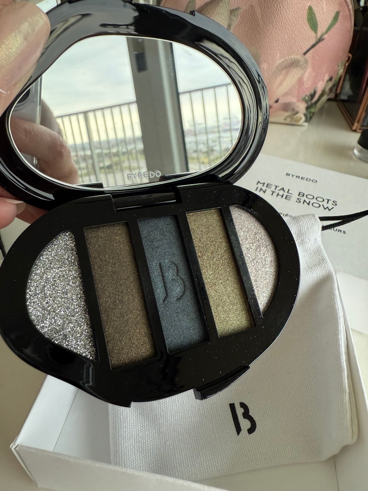 Byredo eyeshadow- Metal Boots in the Snow