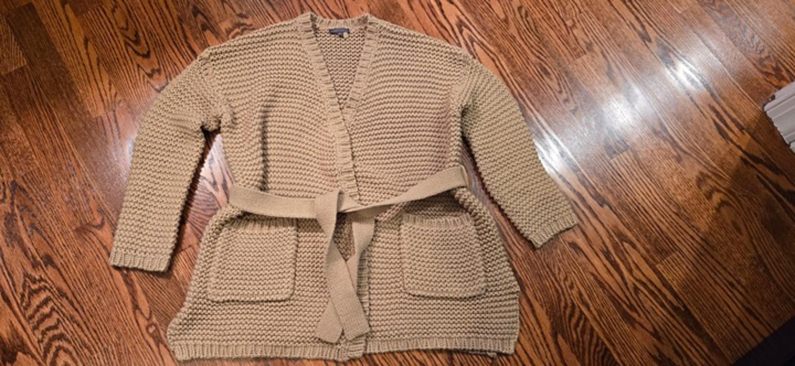 - belted cardigan sweater - camel colored - size XS - MINT cond!! - Vince Camuto