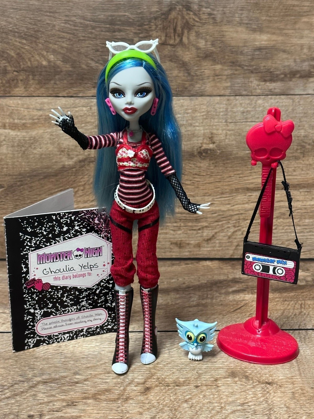 Monster High First Wave Ghoulia Yelps 2010 (1)