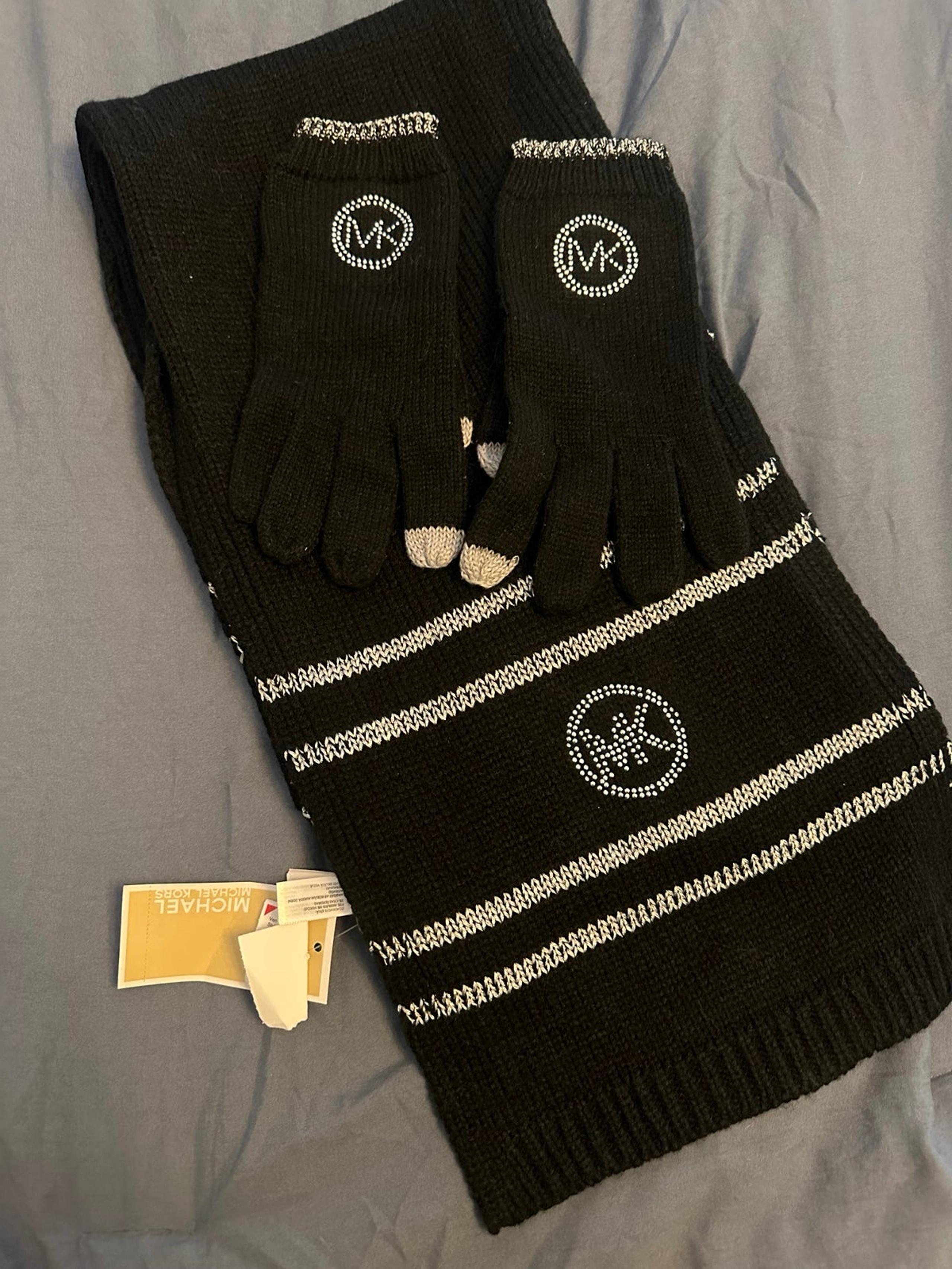 Michael Kors scarf and gloves *BNWT*