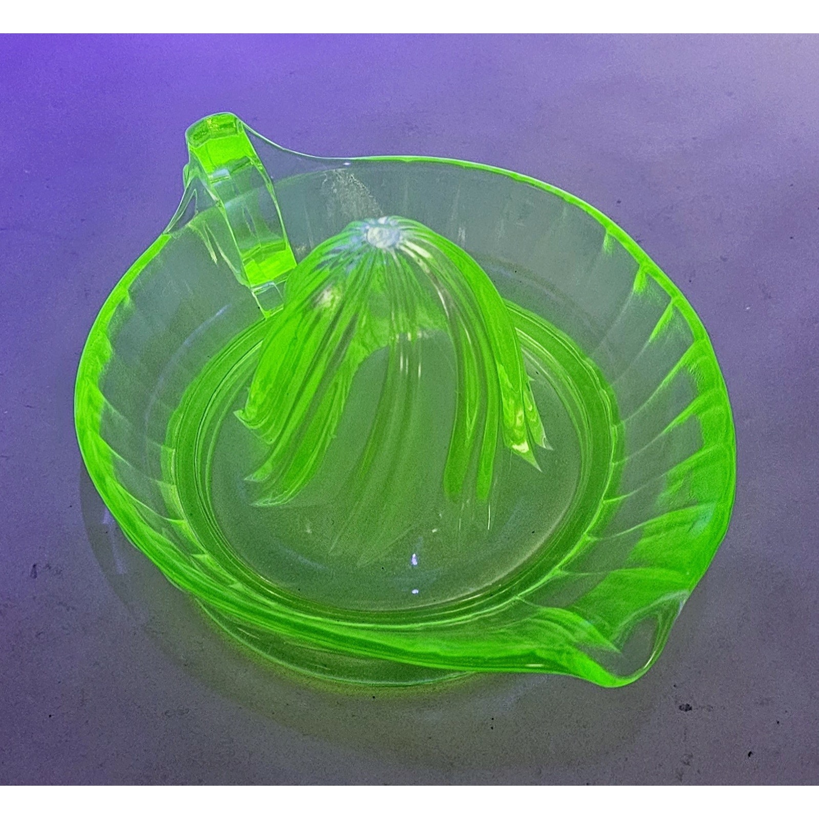 Vintage Green Depression Uranium Glass Citrus Juicer Reamer