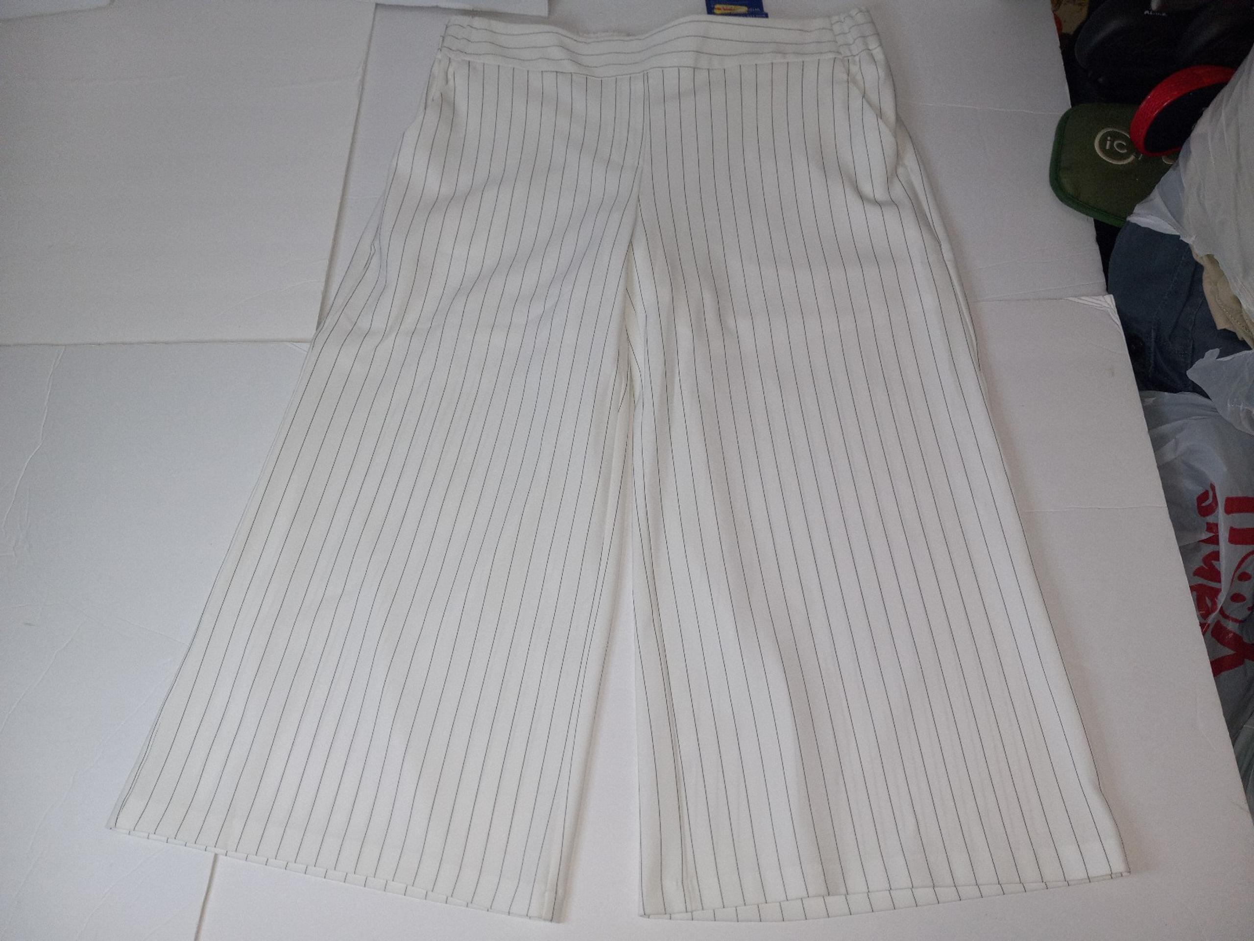 Apt. 9 White Pinstriped Wide Leg Cropped Pants Women's Medium NWT