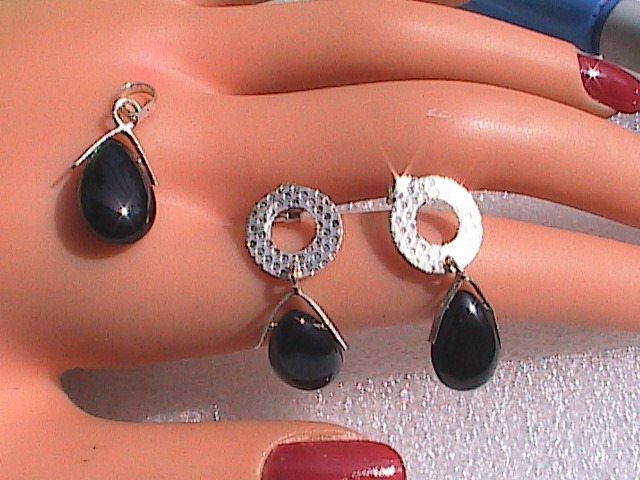 SS Onyx Drop Pendant and Earrings Set