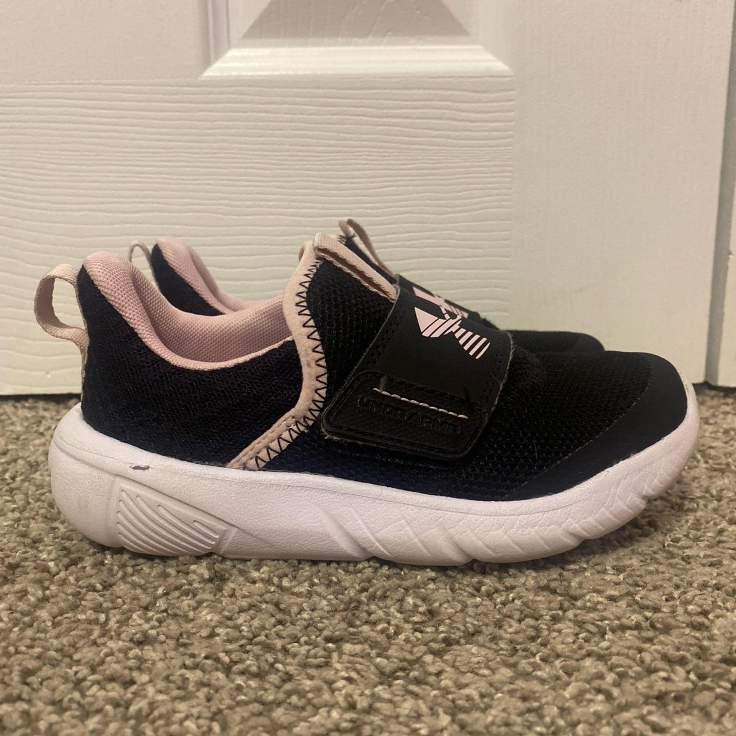 Under Armour Flash Sneakers Girls Size 12