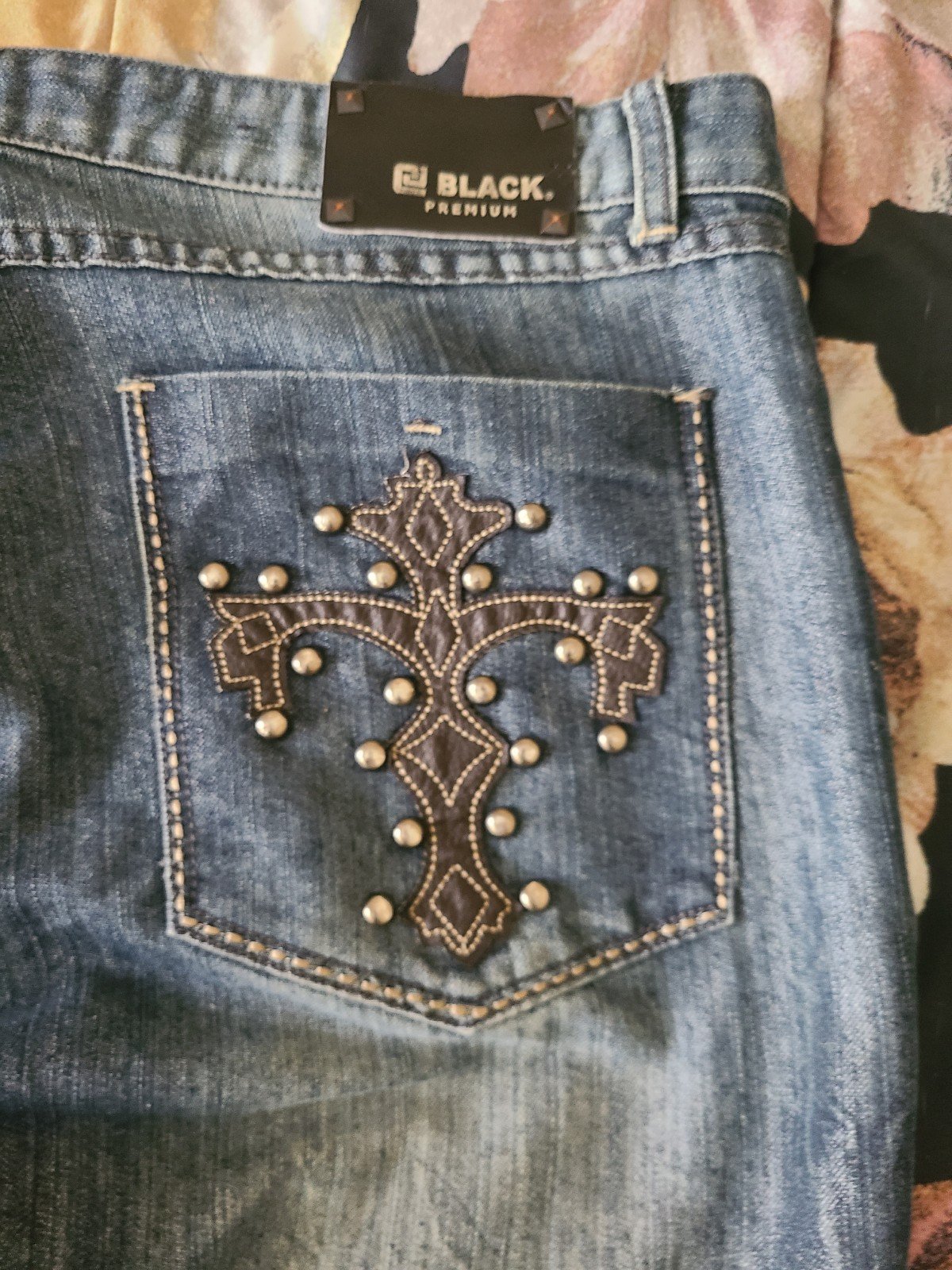 Maurices Premium Mens Black Jeans Bling Crosses Jewel Mid Rise Size 36/32