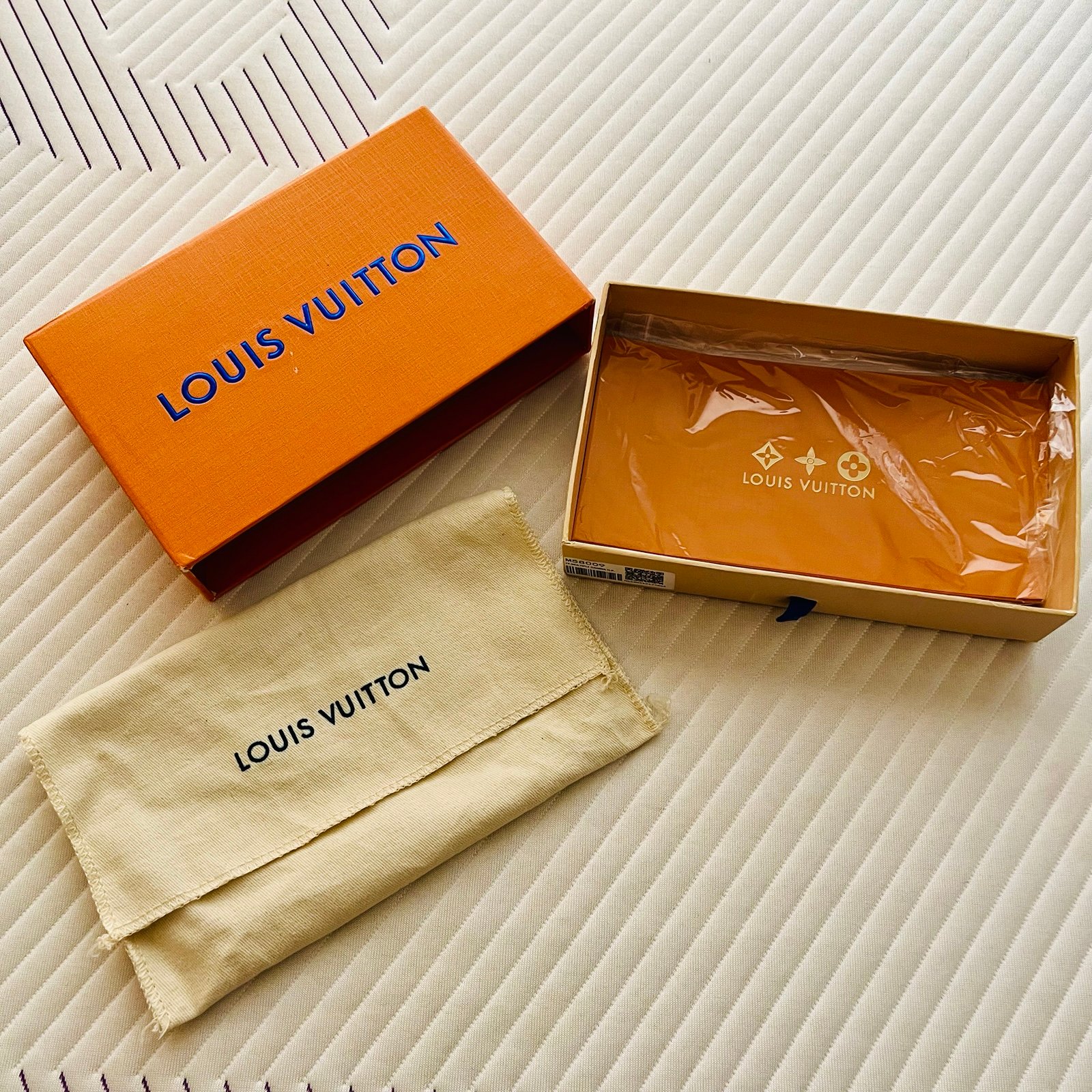 Louis Vuitton small purse box with dust bag!