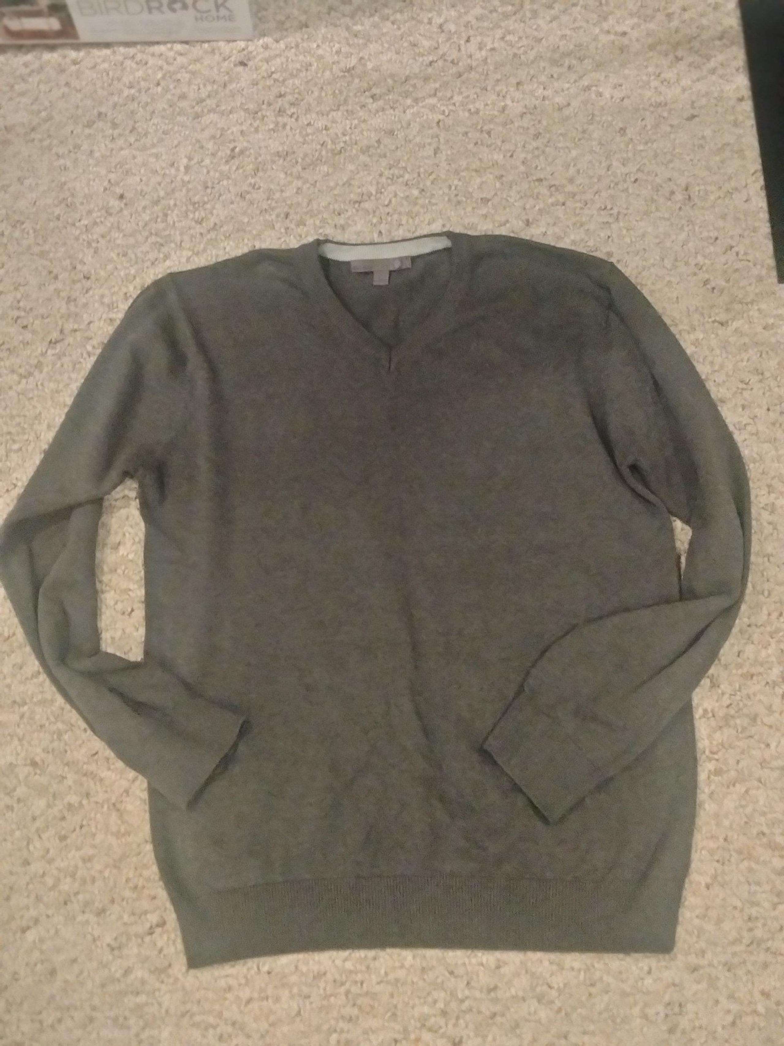Old Navy V-Neck sweater
