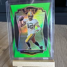 ~RARE~ Aaron Rodger’s 2020 Select Premier Level Green Holo 09/49