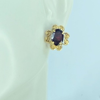 14K yellow gold Garnet Floral stud earrings 2.1g JR392
