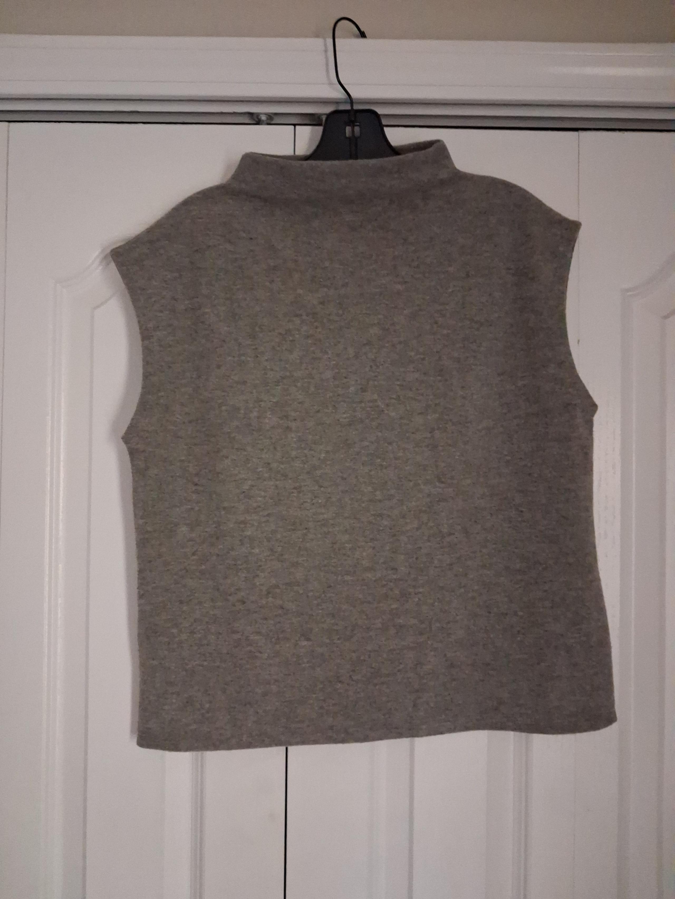 A  New Day Women's Grey Sleeveless Fleece Top Soft and comfortable NWT Sz XL