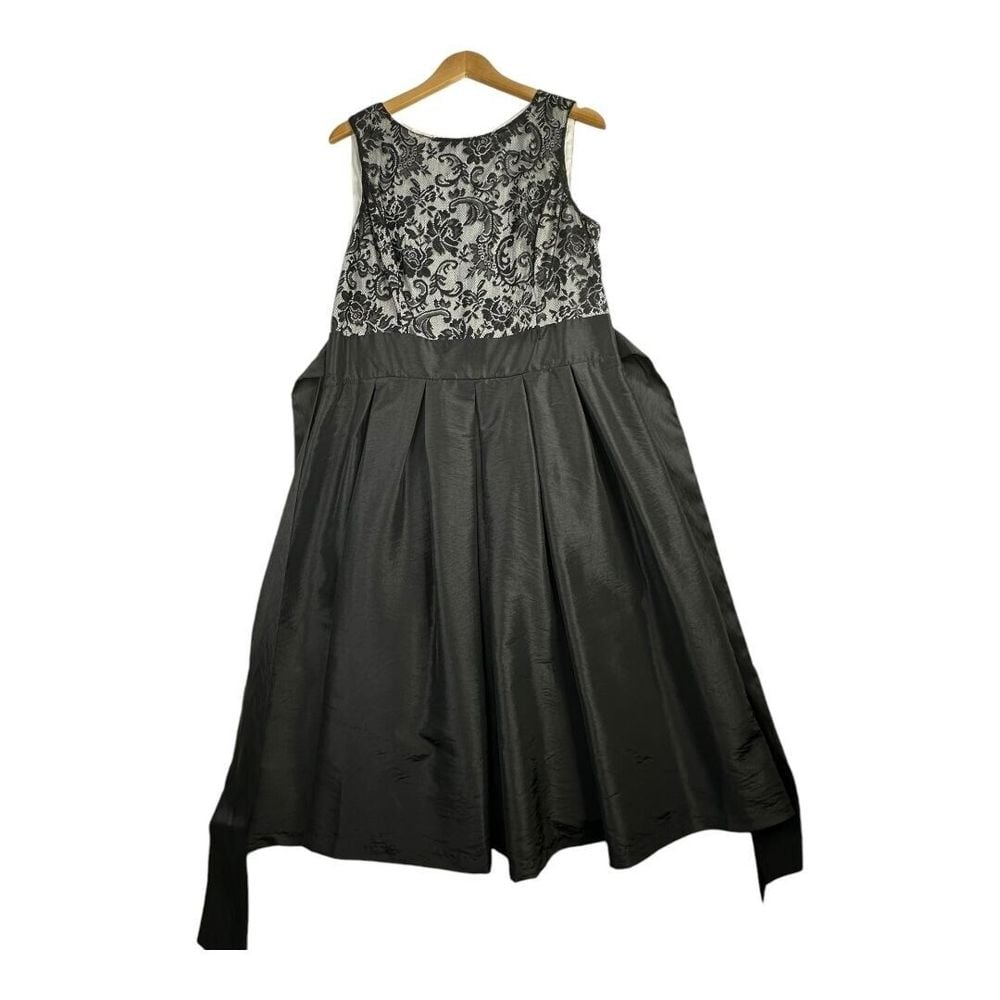 New Sangria Sleeveless A-line Floral Lace Top size 16 Black/Gray
