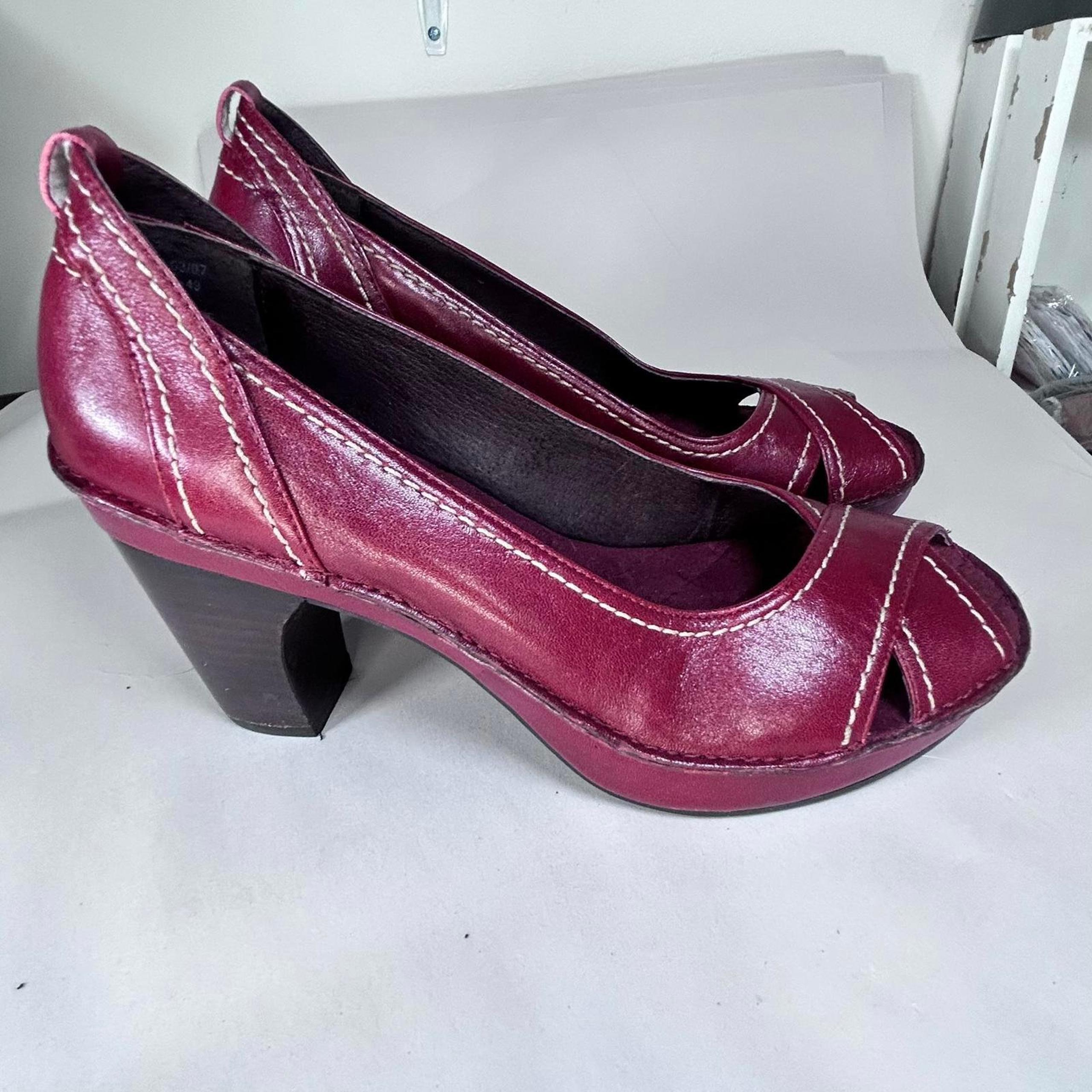 Indigo Clarks Open toe Red leather platform heels Women's size 7