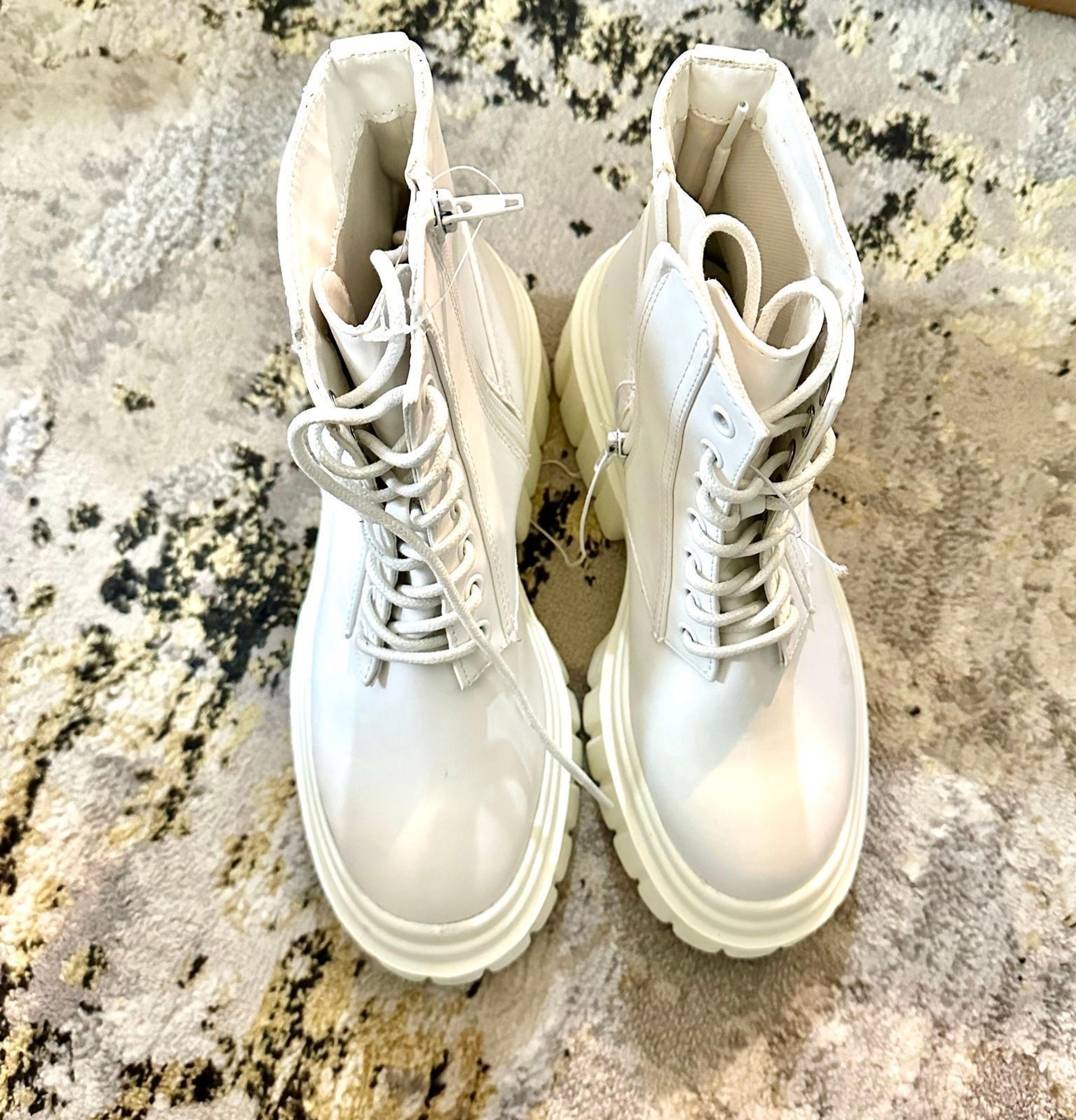 Women lace up pleather high top thick sole boots