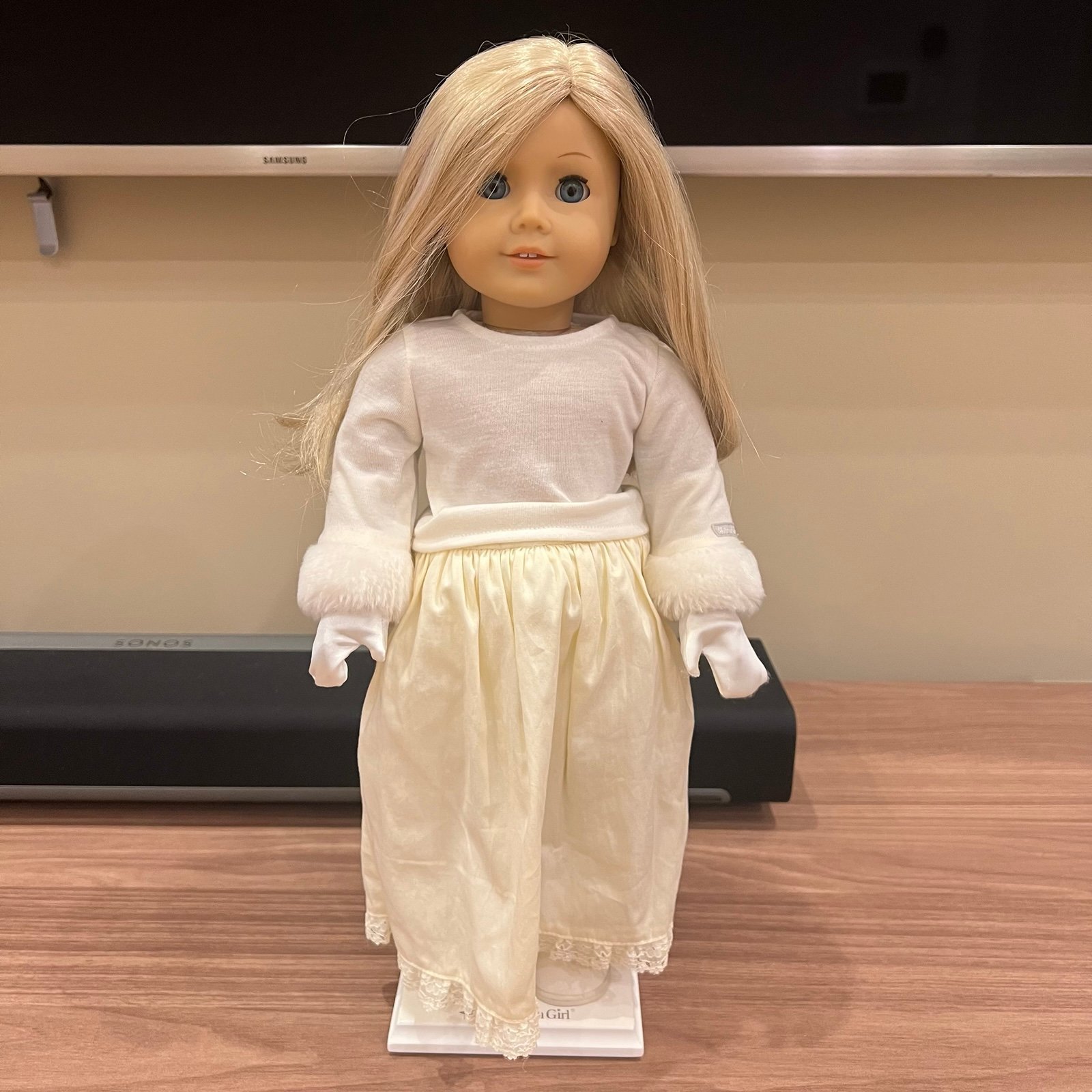 American Girl Truly Me Doll #22 Long Blonde Hair & Blue Eyes + Stand & Clothes