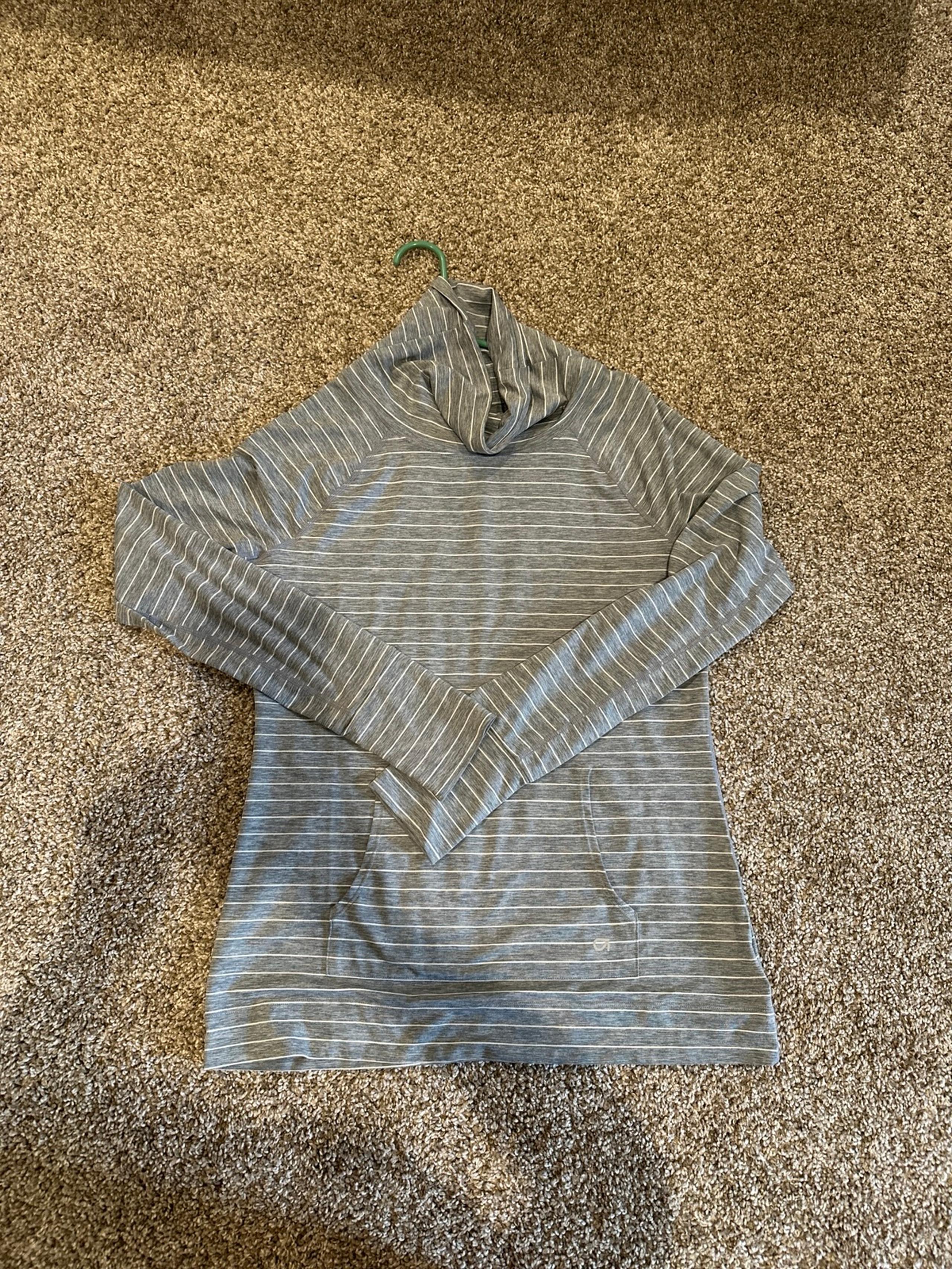Women’s Gapfit athletic top