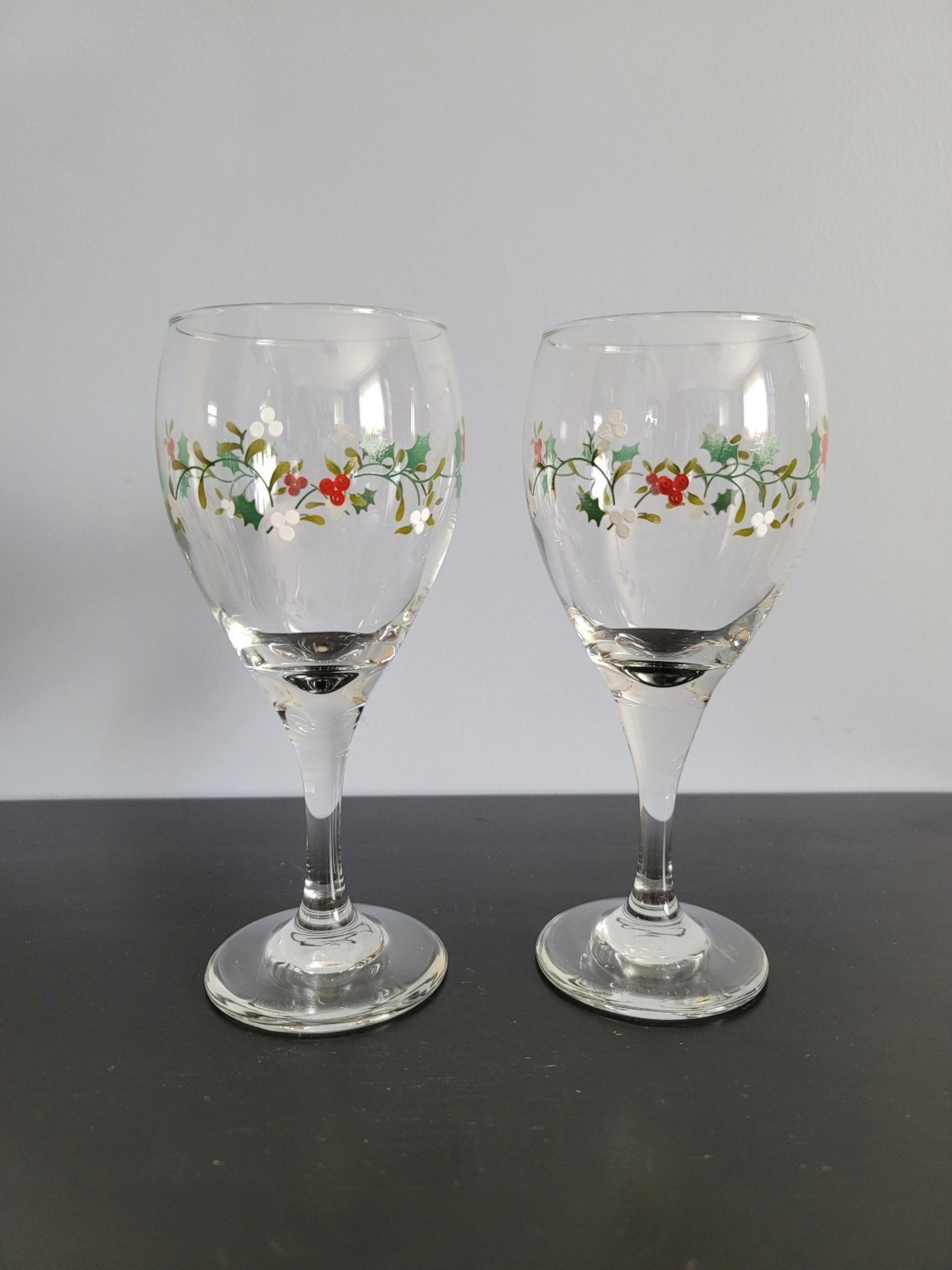 Set of 2 Vintage Libbey Winterberry Glass Wine Goblets