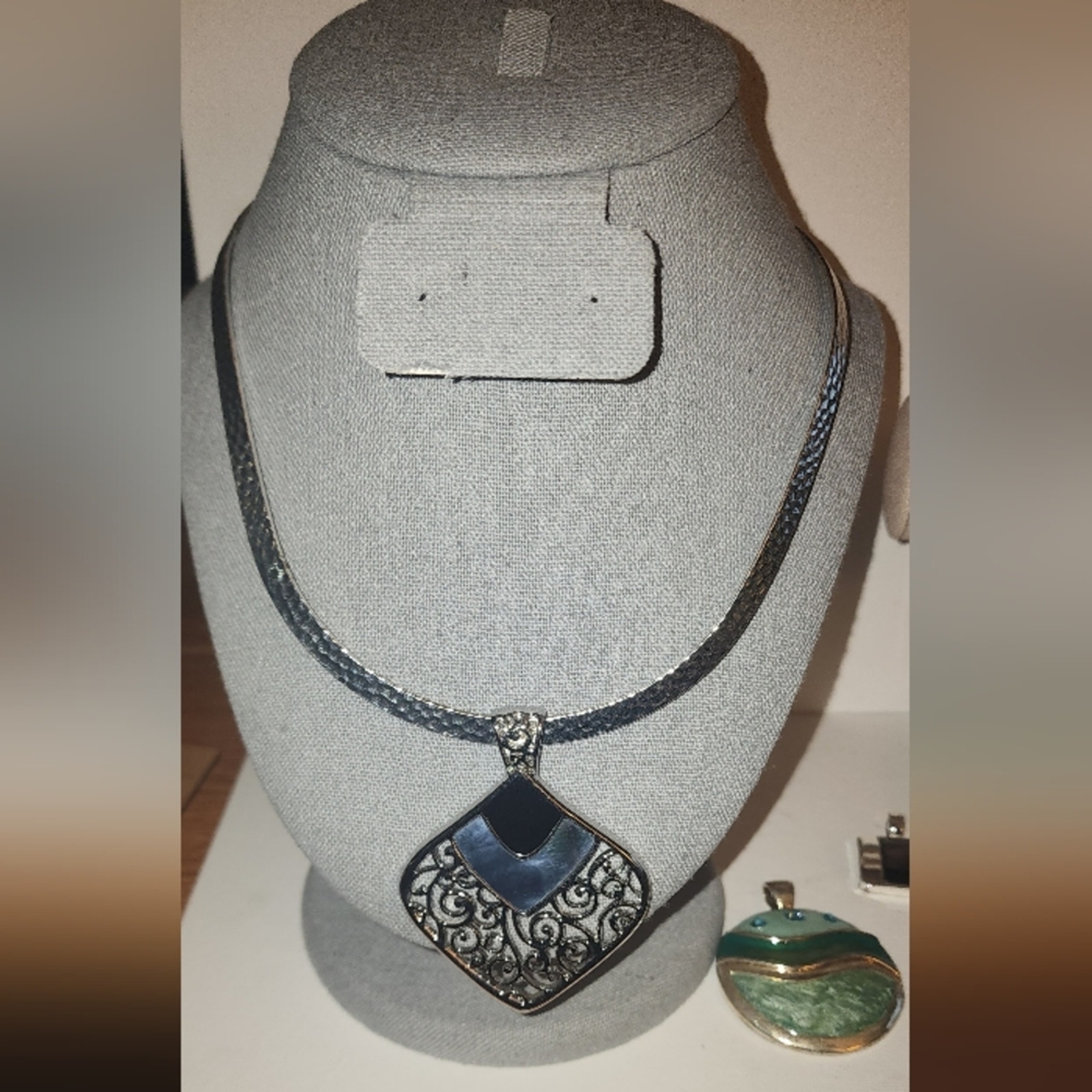 LIA SOPHIA SILVERTONE BAND INTERCHANGEABLE PENDANT NECKLACE SET