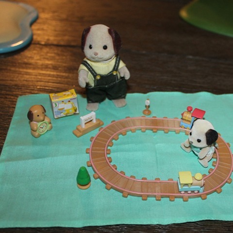 Sylvanian Families Calico Critters BEAGLE PLAY TIME WITH FATHER EUC