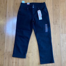 NWT Levi’s Mid Rise Capri black 2/26