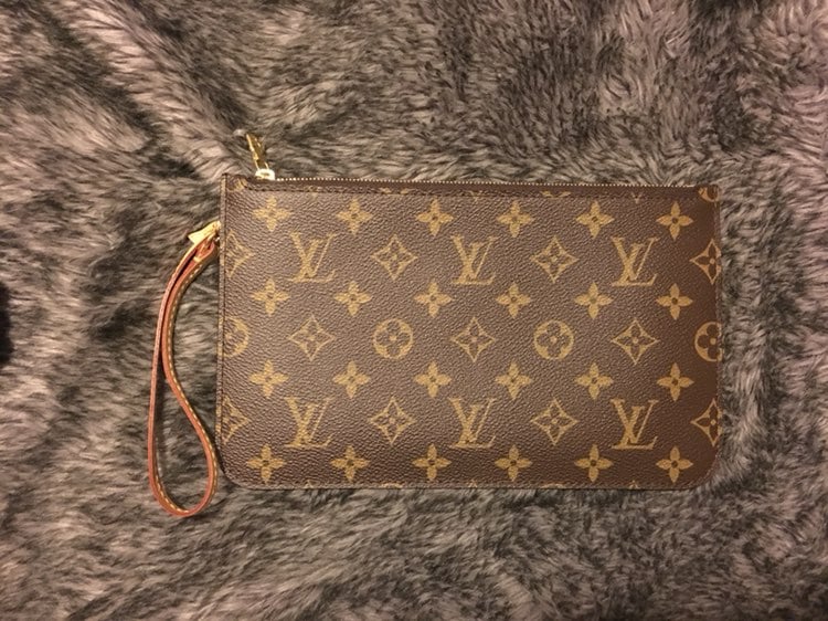 LV pochette