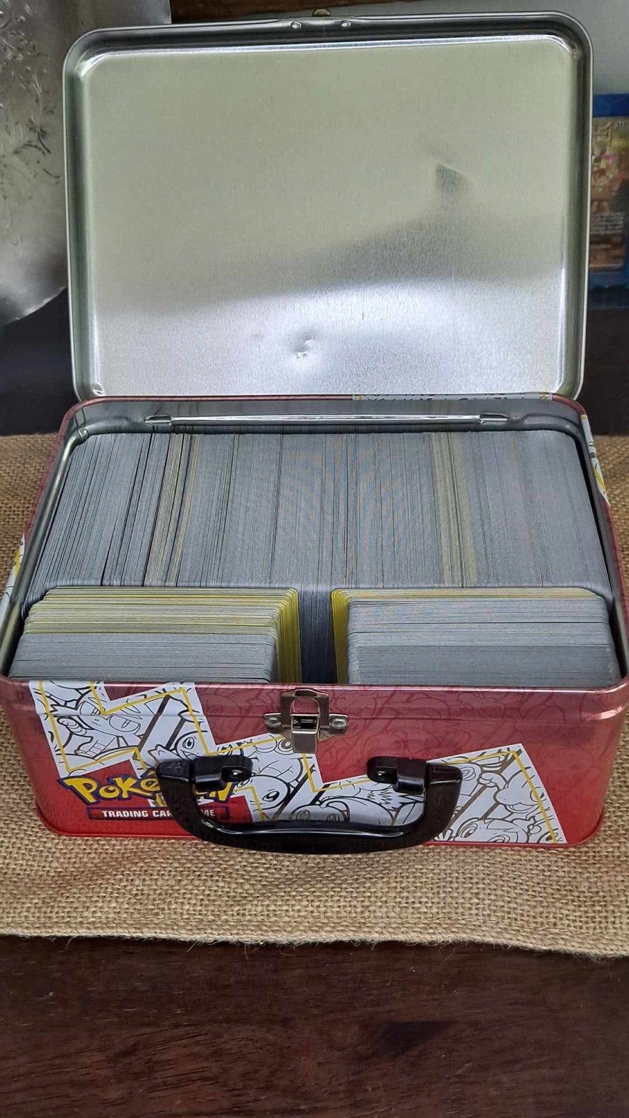 Pokémon 950 bulk bundle plus tin