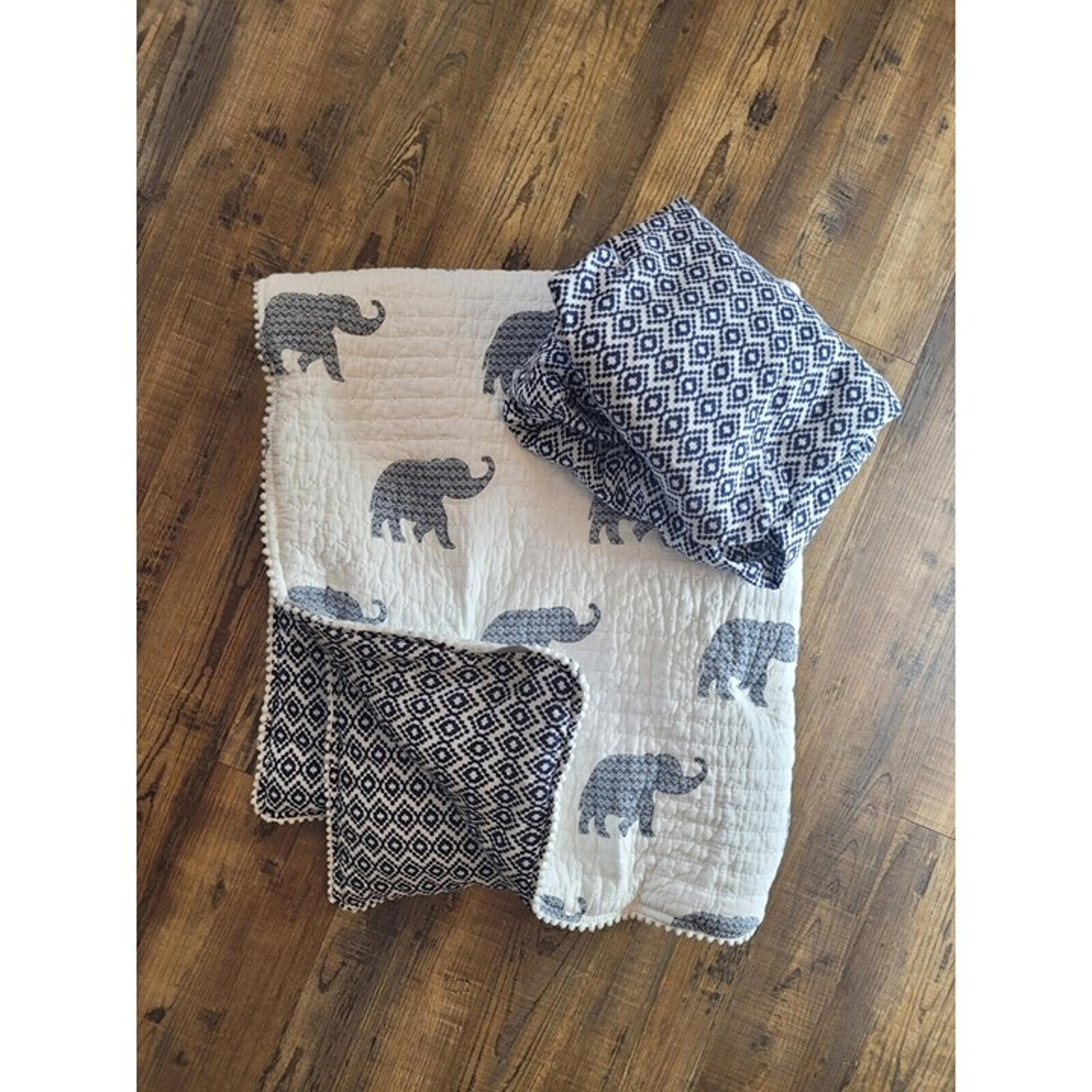 Levtex Baby Malawi Elephant 2 Piece Crib Quilt Set Navy White
