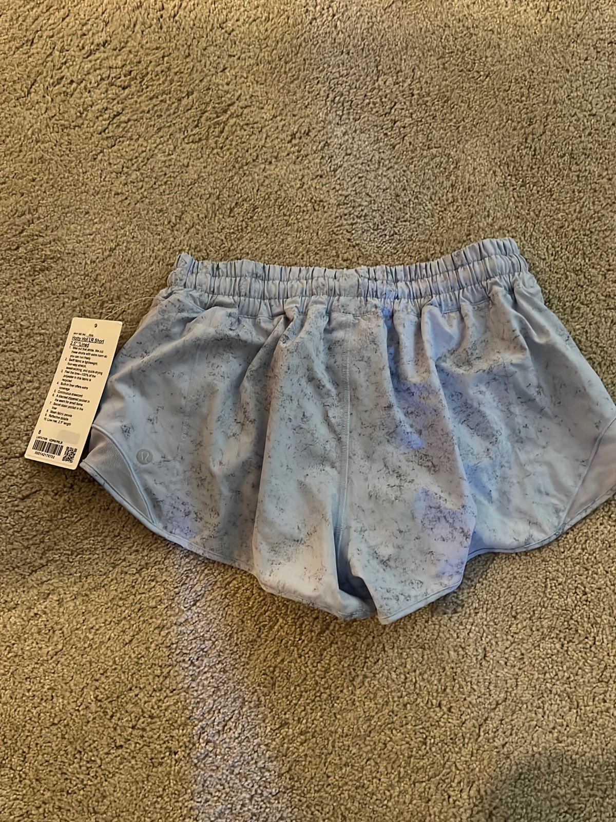NWT Lululemon Hotty Hot low-rise shorts 2.5